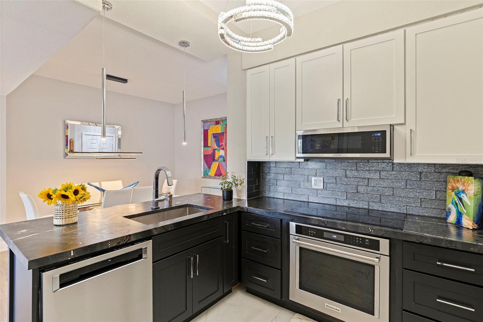 Image 8 of 38 For 200 4th Avenue S 321