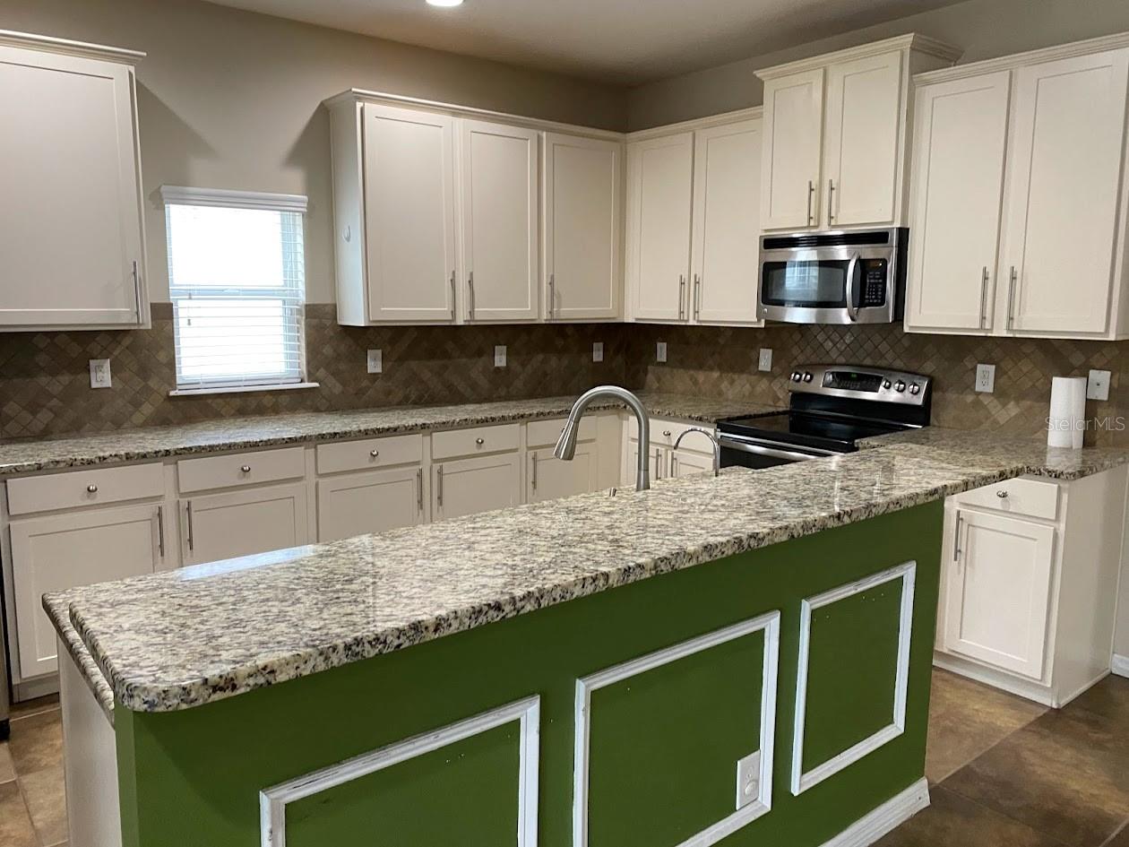 Image 12 of 47 For 12311 Fairlawn Drive