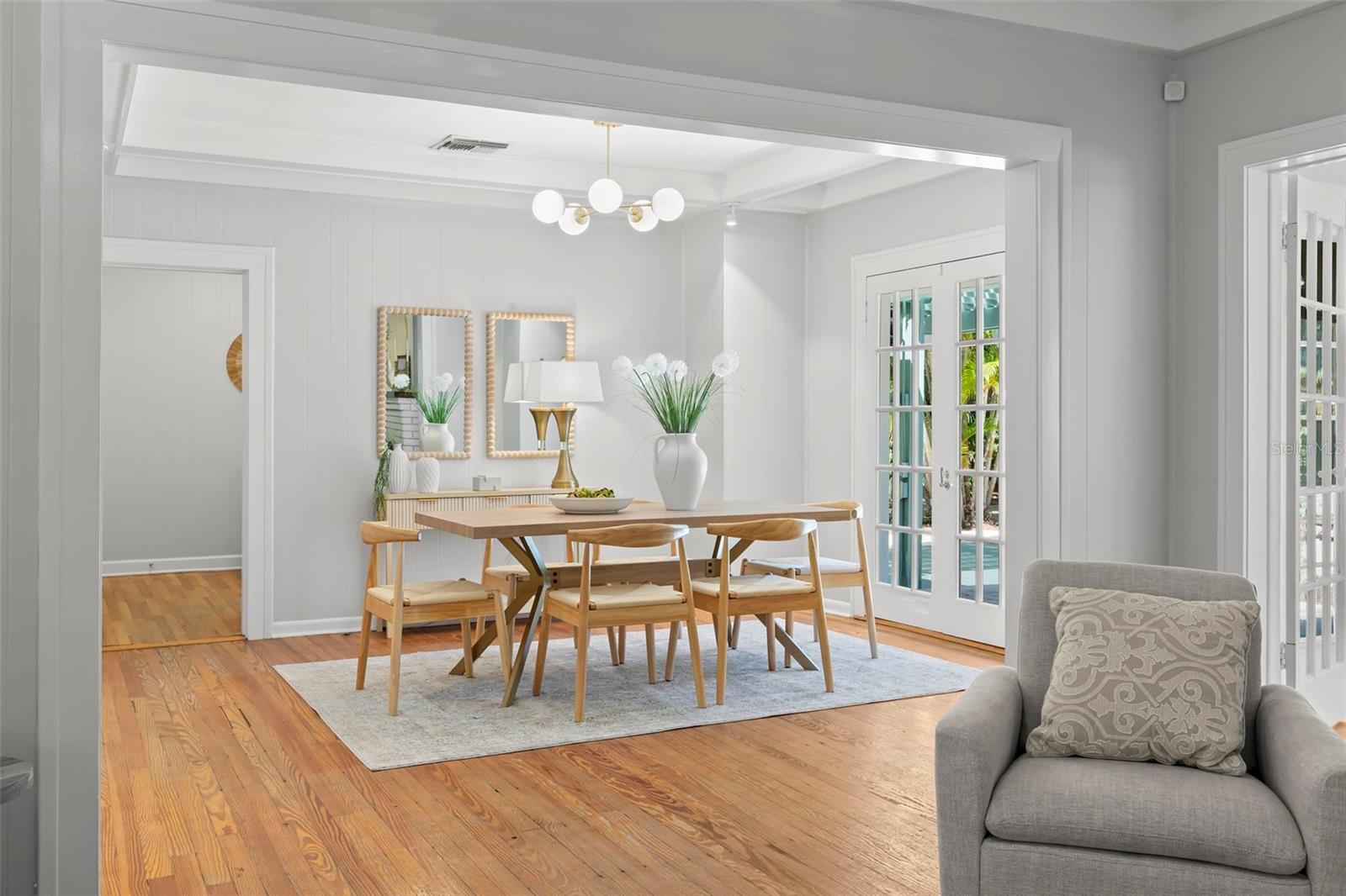 Listing photo id 8 for 230 27th Street N