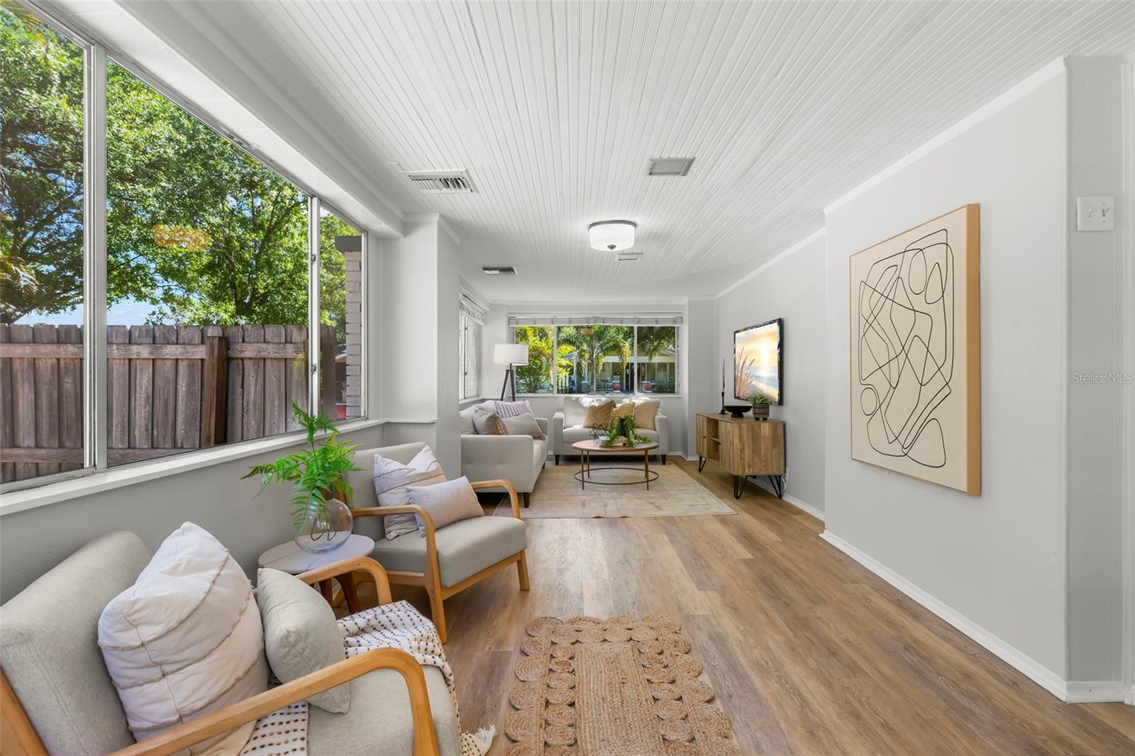 Listing photo id 9 for 230 27th Street N