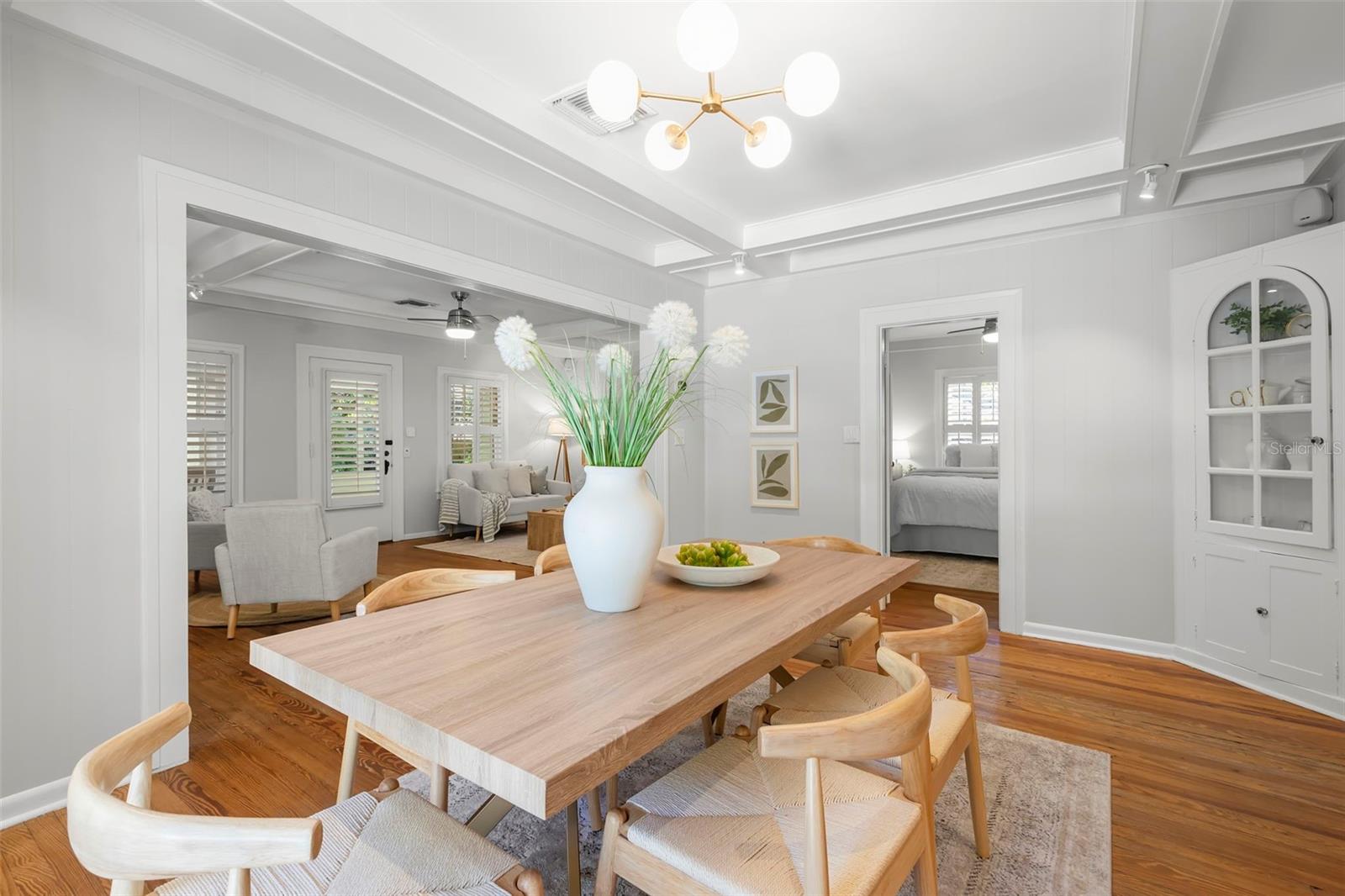 Listing photo id 14 for 230 27th Street N