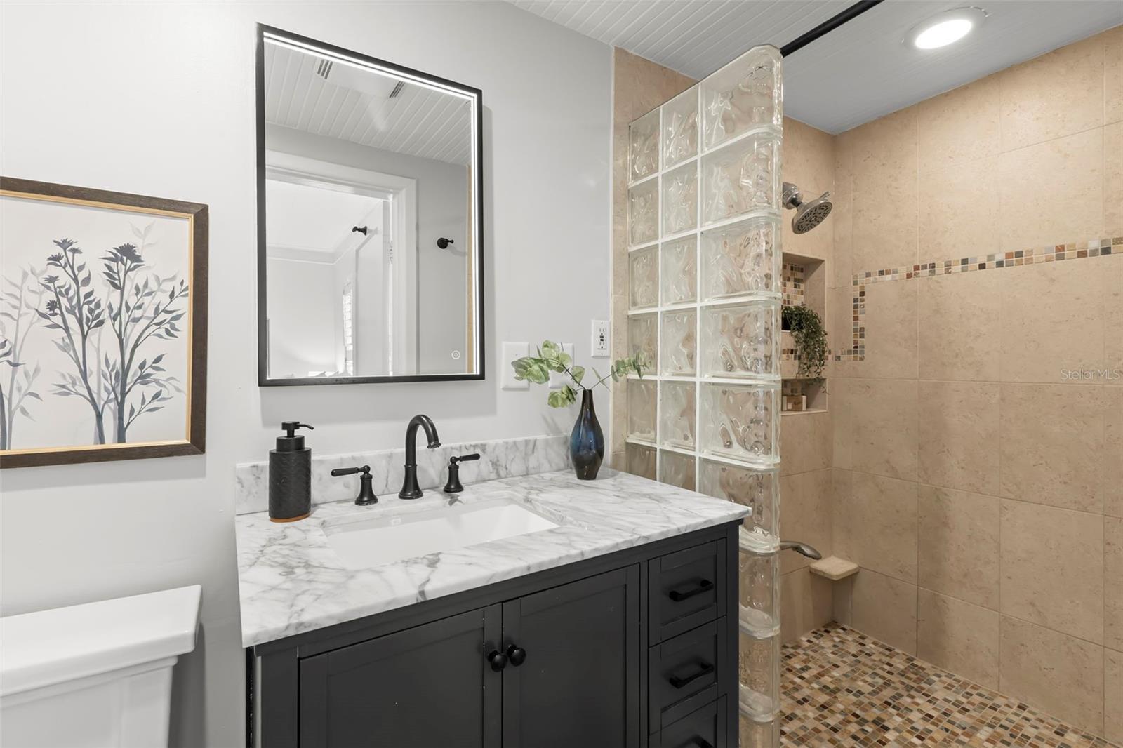 Listing photo id 17 for 230 27th Street N