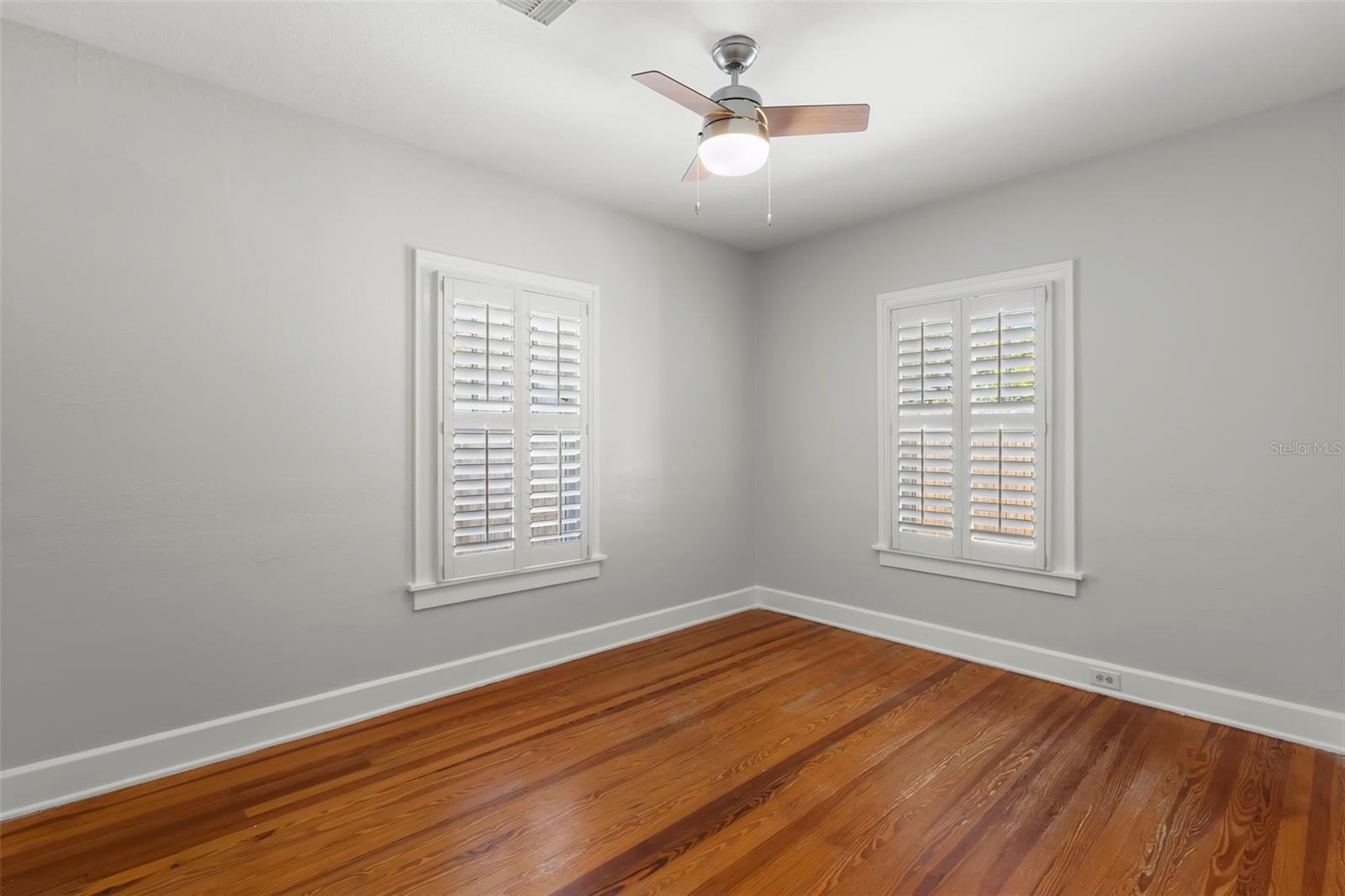 Listing photo id 18 for 230 27th Street N