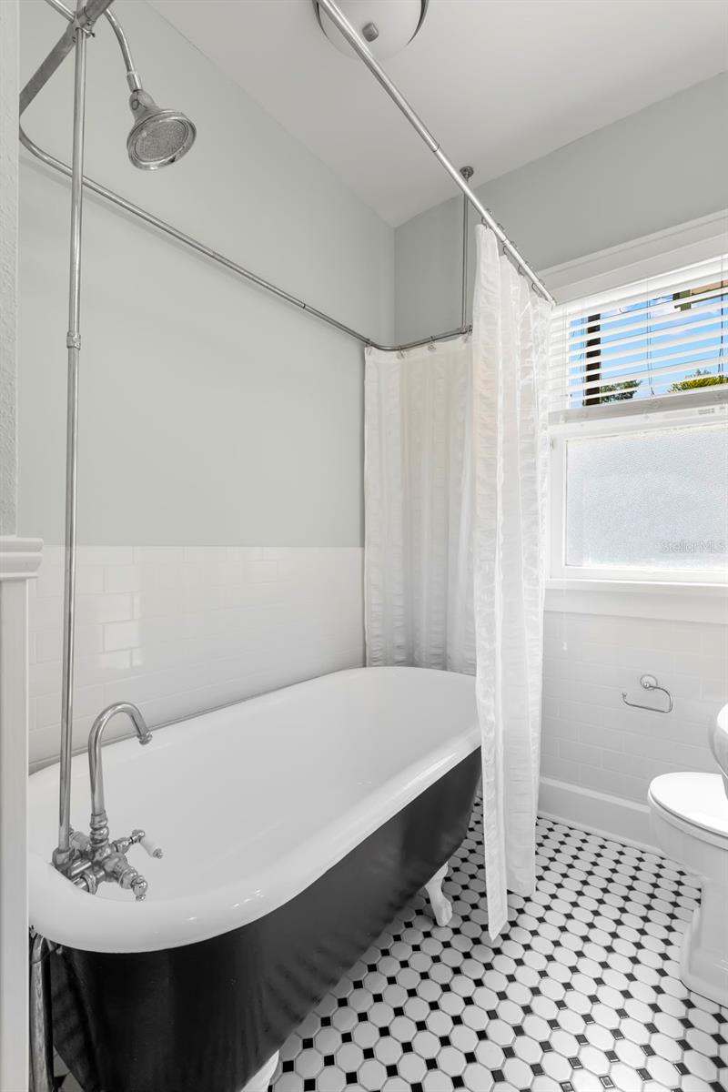 Listing photo id 20 for 230 27th Street N