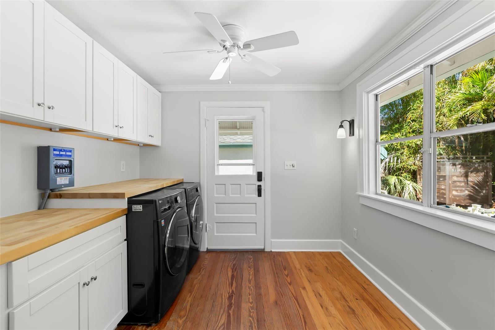 Listing photo id 25 for 230 27th Street N