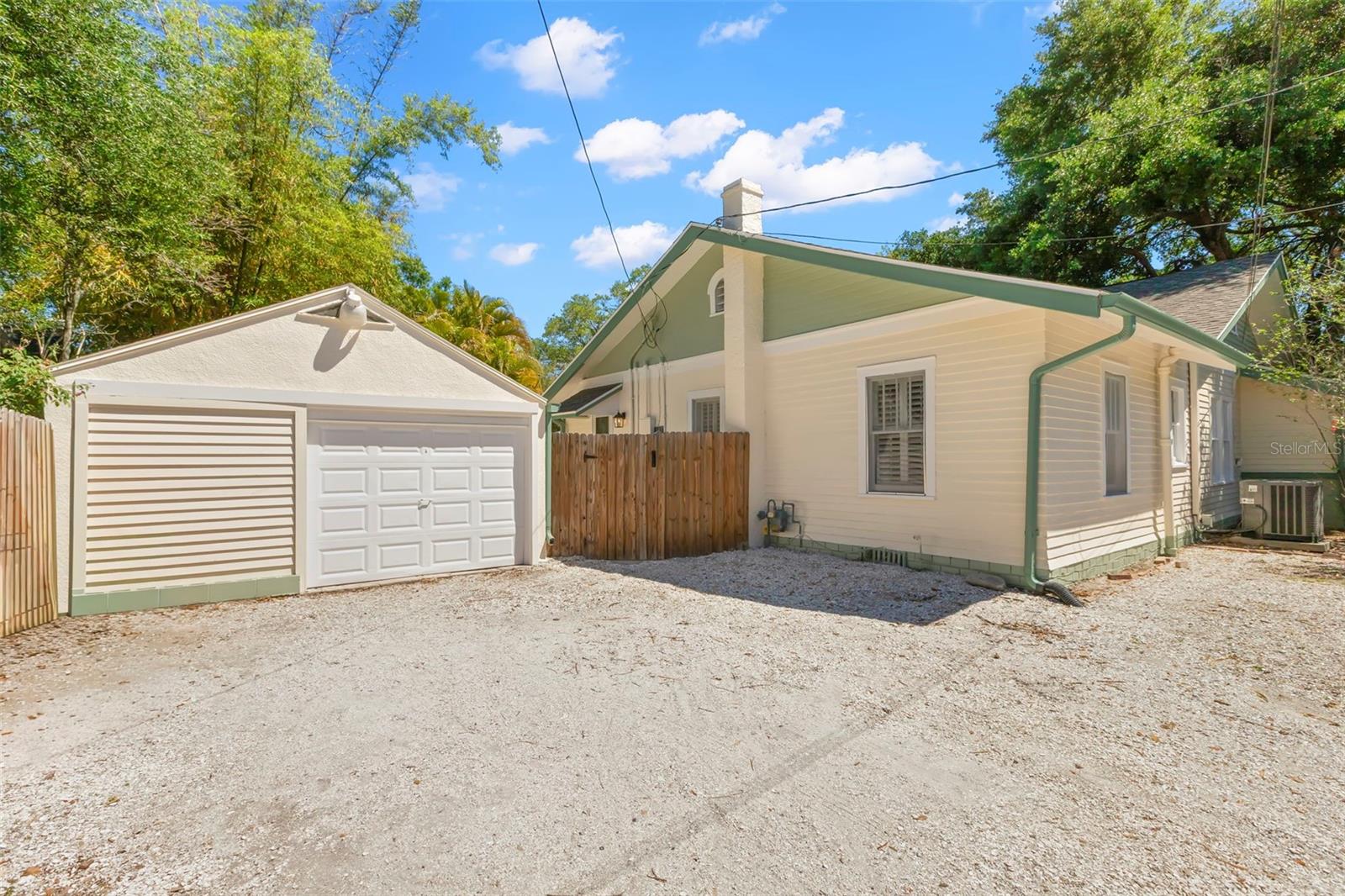 Listing photo id 27 for 230 27th Street N