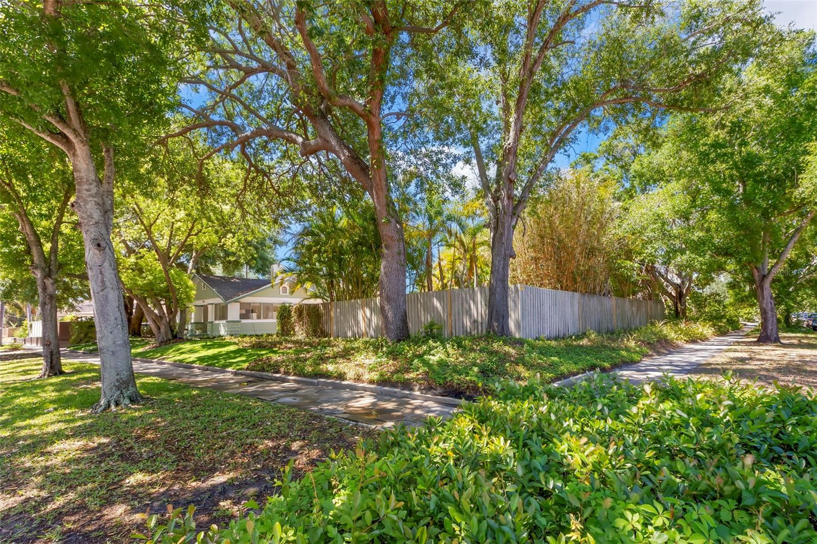 Listing photo id 1 for 230 27th Street N