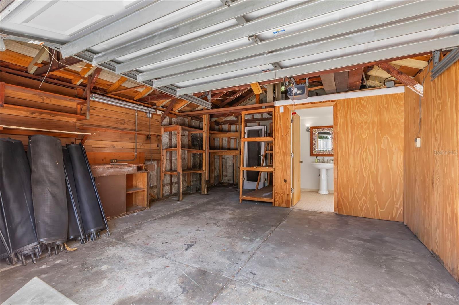 Listing photo id 28 for 230 27th Street N