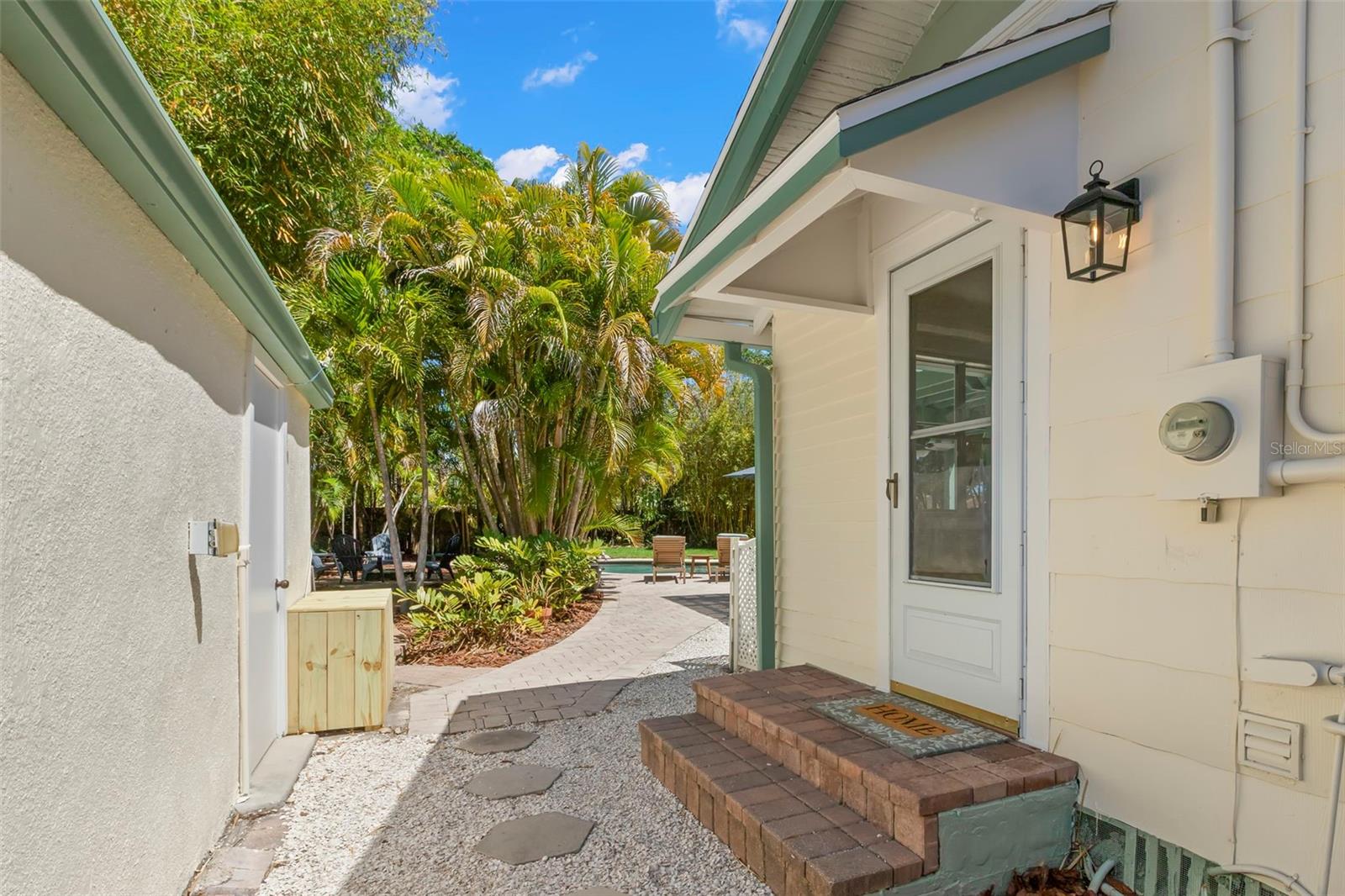 Listing photo id 30 for 230 27th Street N