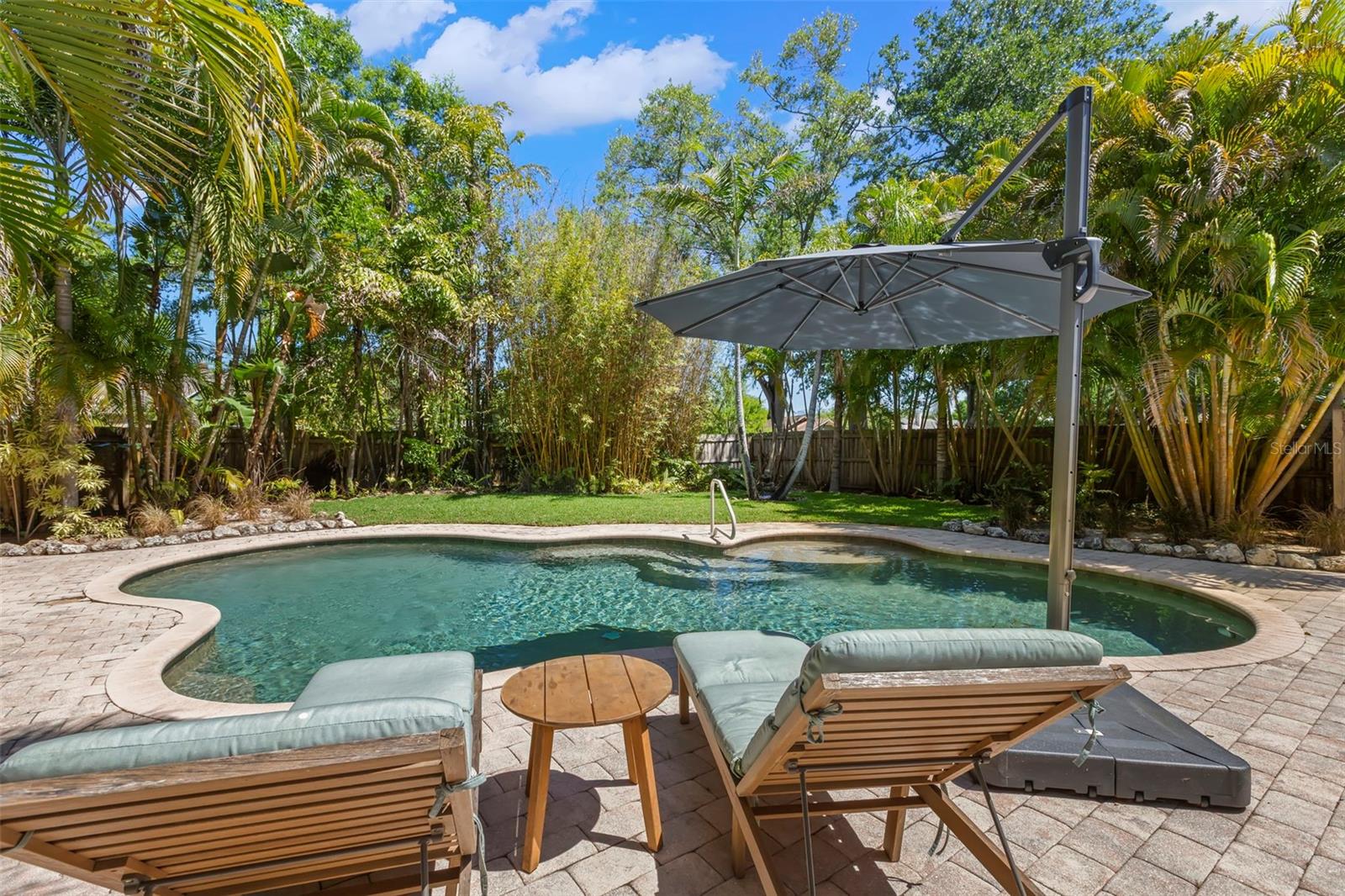 Listing photo id 32 for 230 27th Street N