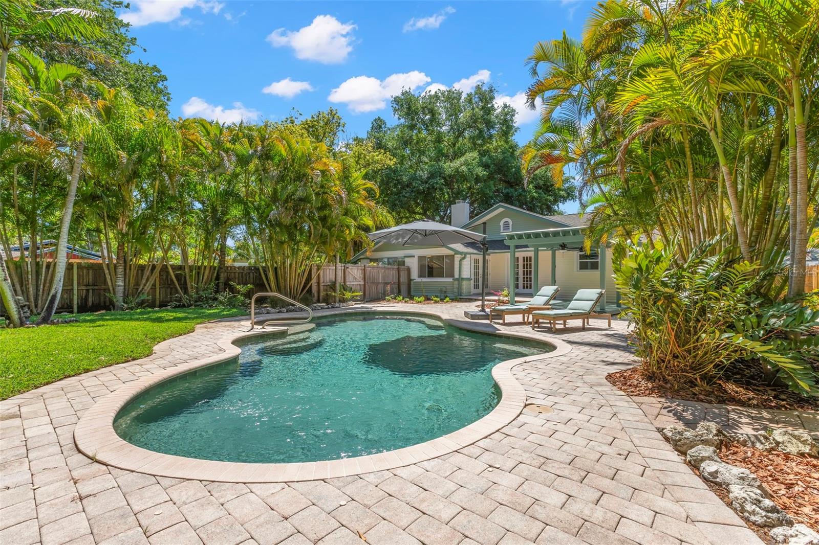 Listing photo id 34 for 230 27th Street N