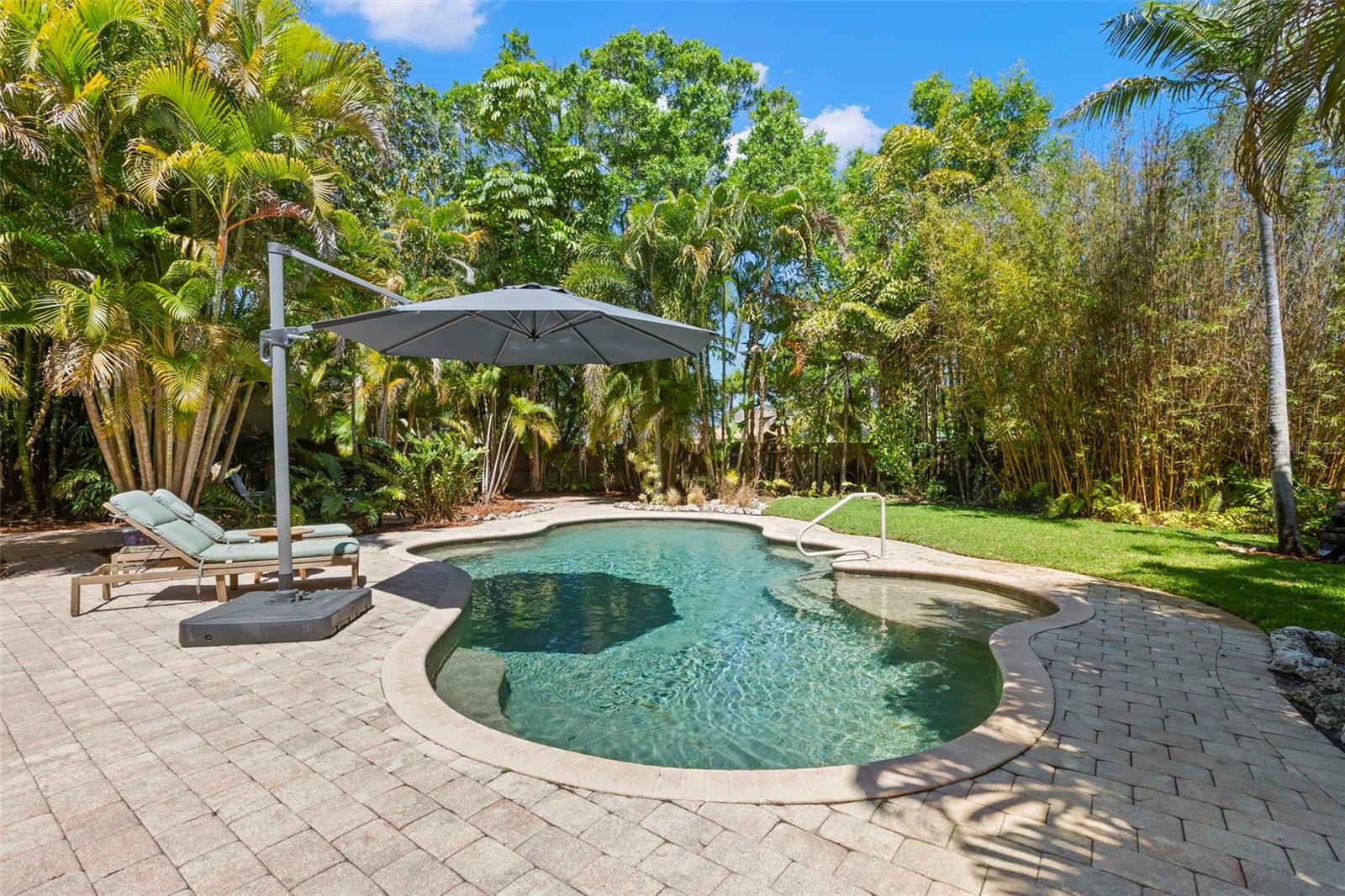 Listing photo id 35 for 230 27th Street N