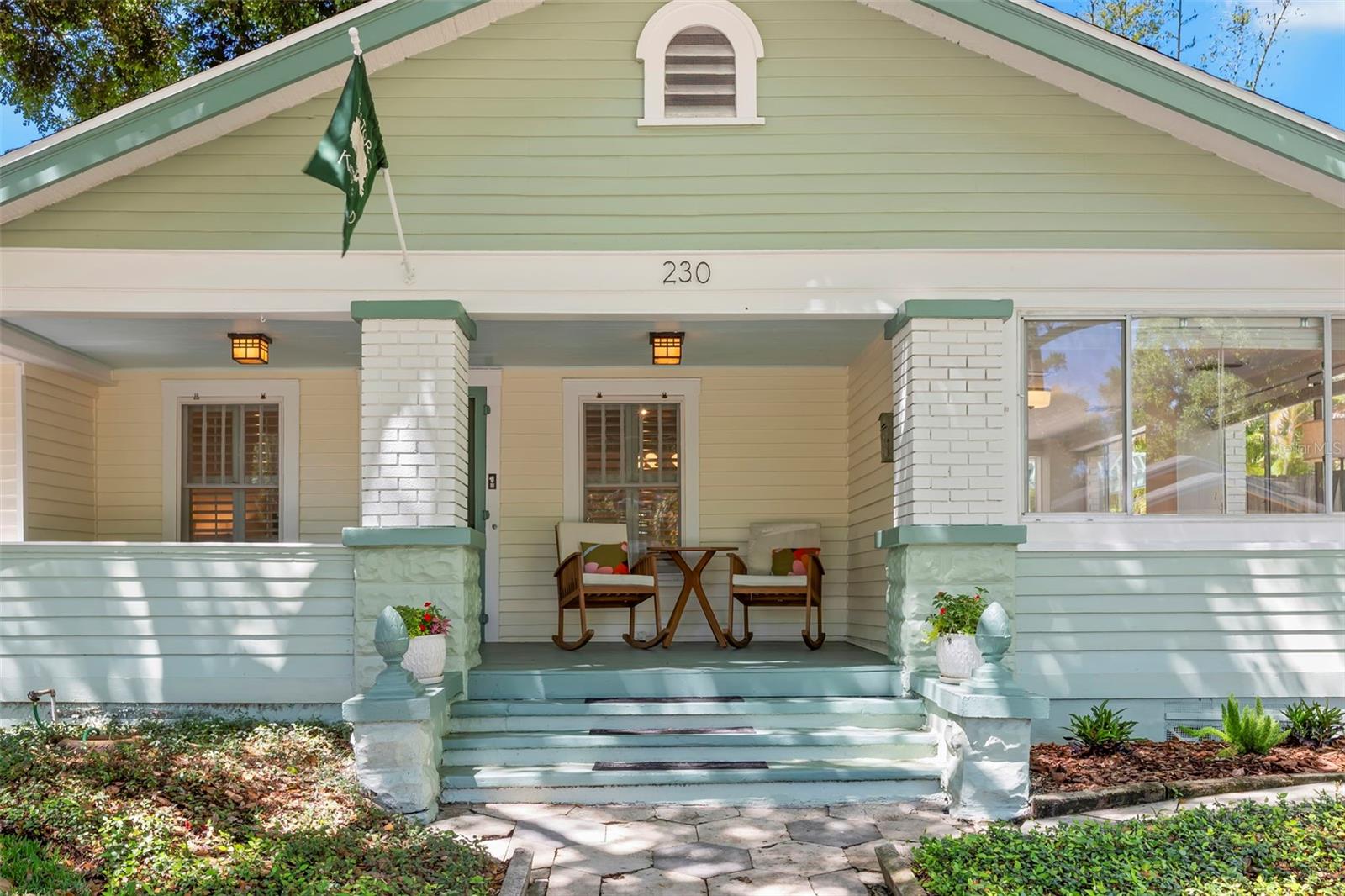 Listing photo id 2 for 230 27th Street N