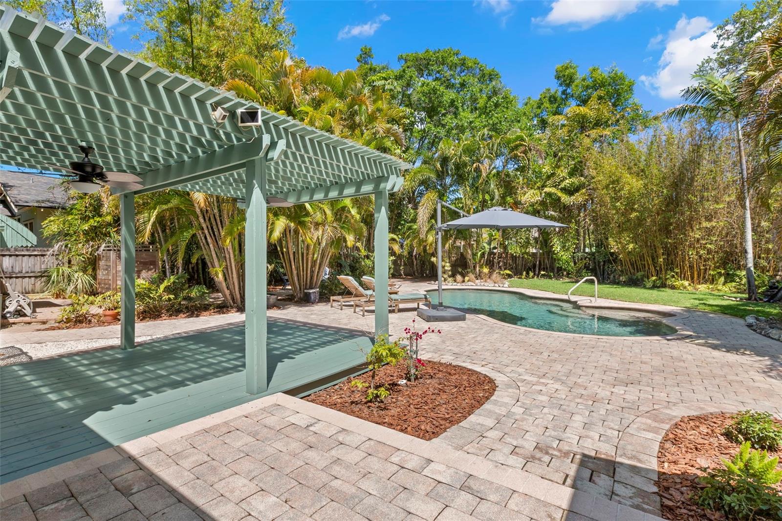 Listing photo id 38 for 230 27th Street N