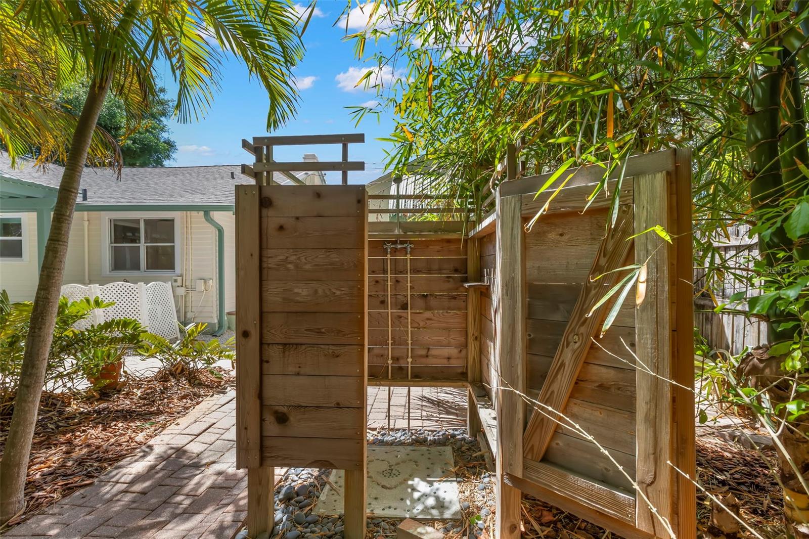 Listing photo id 39 for 230 27th Street N