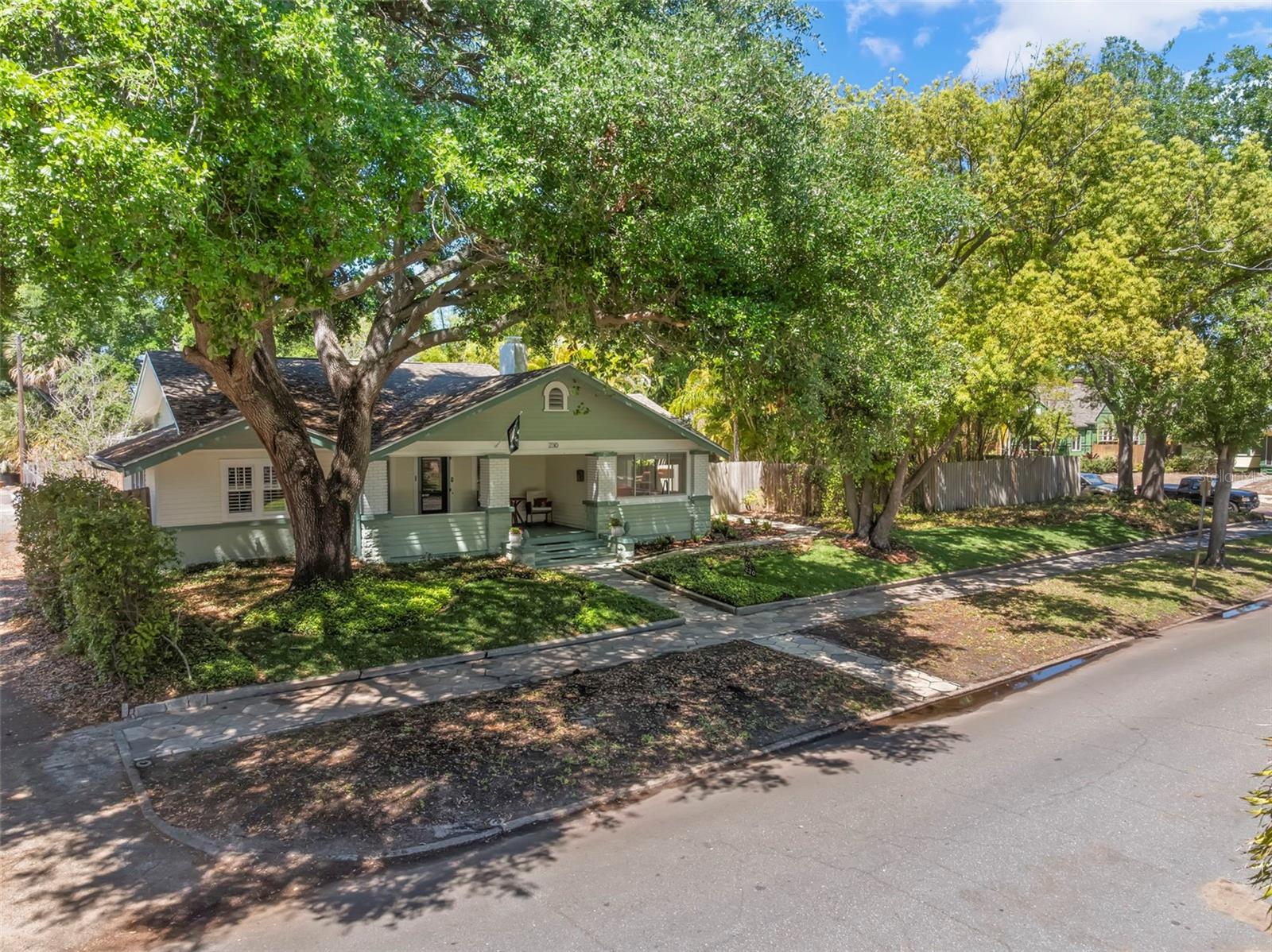 Listing photo id 41 for 230 27th Street N