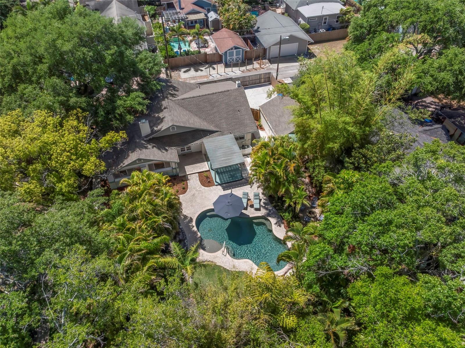 Listing photo id 43 for 230 27th Street N