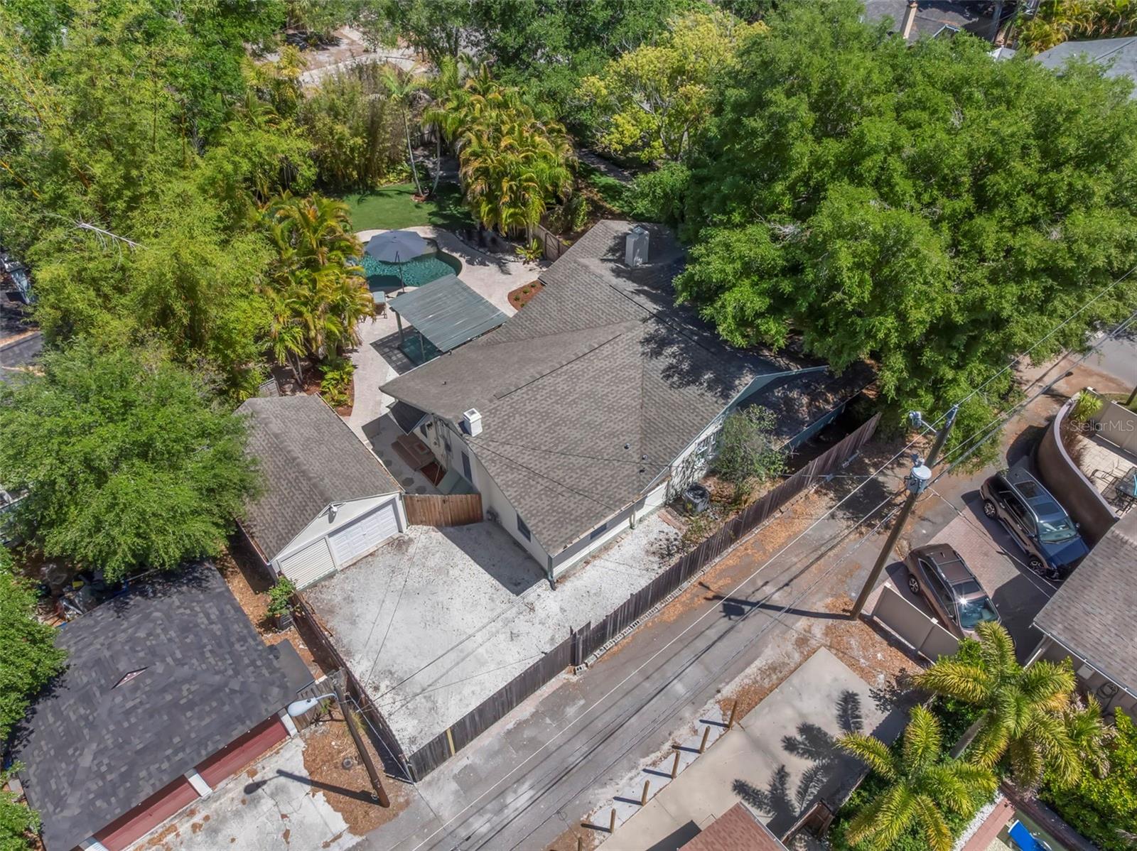 Listing photo id 44 for 230 27th Street N