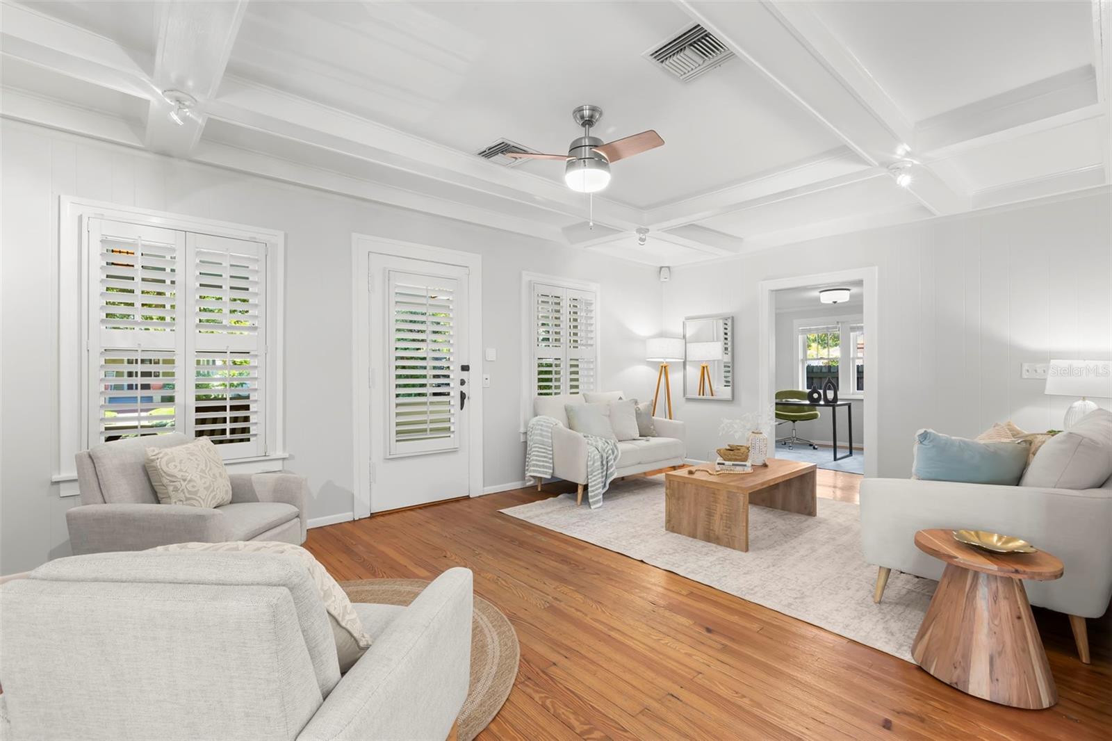 Listing photo id 4 for 230 27th Street N