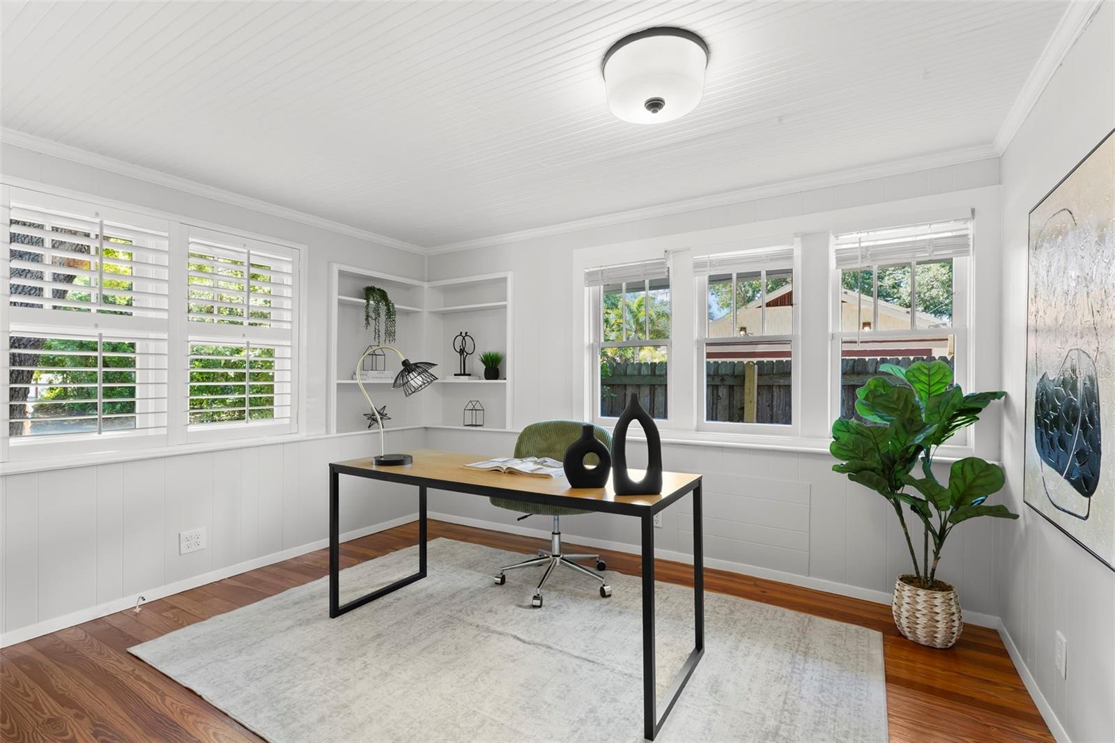 Listing photo id 5 for 230 27th Street N