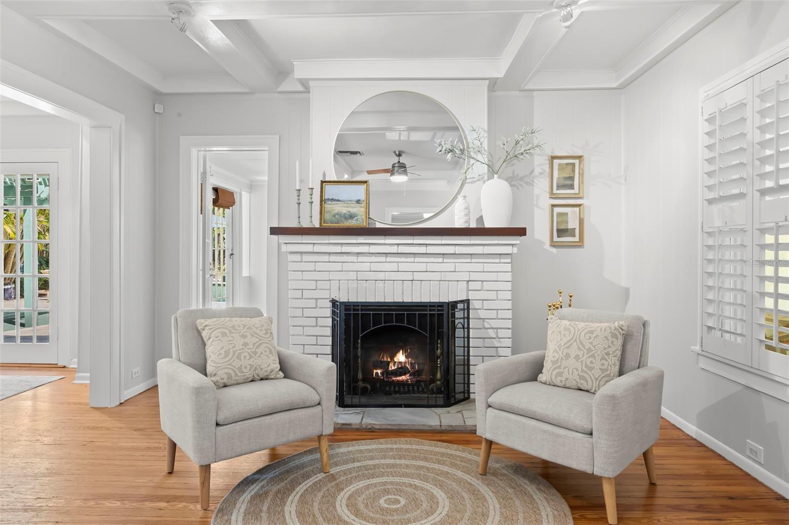 Listing photo id 7 for 230 27th Street N