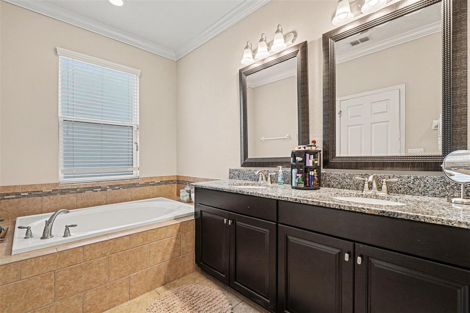 Listing photo id 15 for 11428 Carlton Fields Drive