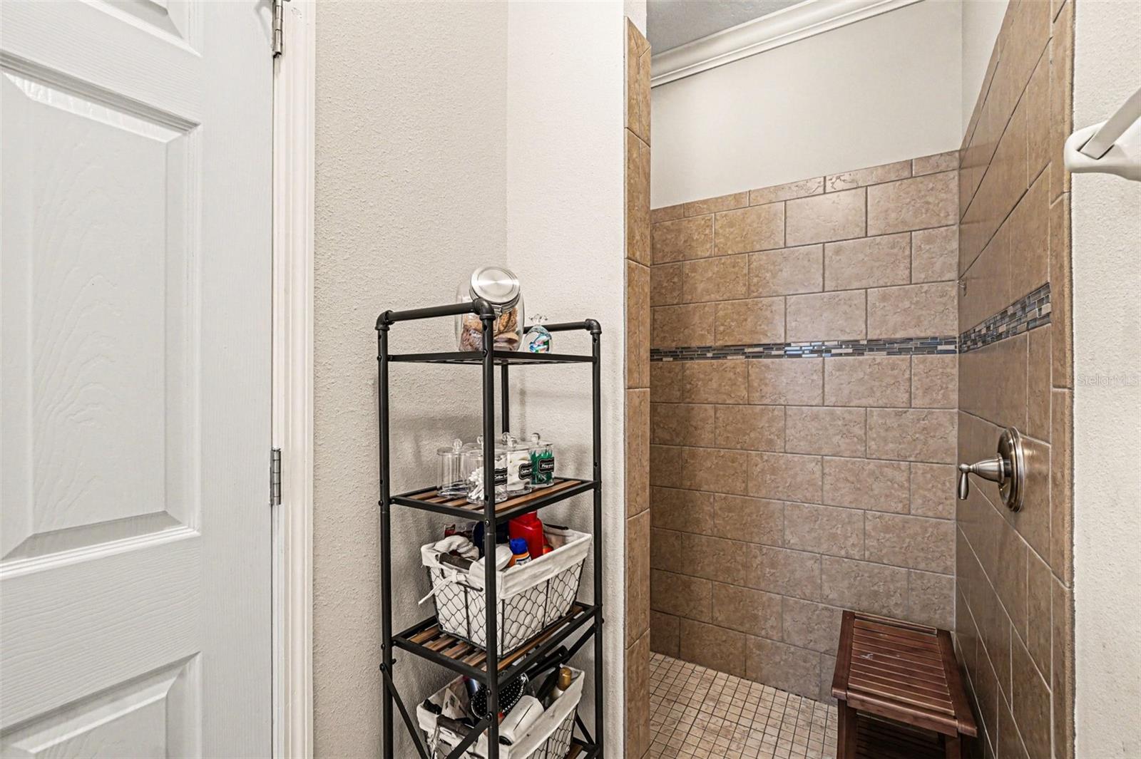 Listing photo id 17 for 11428 Carlton Fields Drive