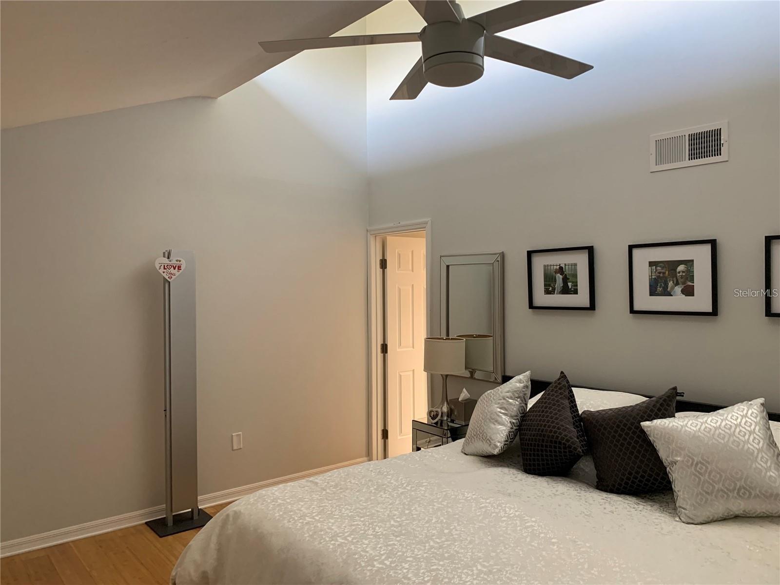 Image 10 of 24 For 1511 Bay Villa Place 1-2