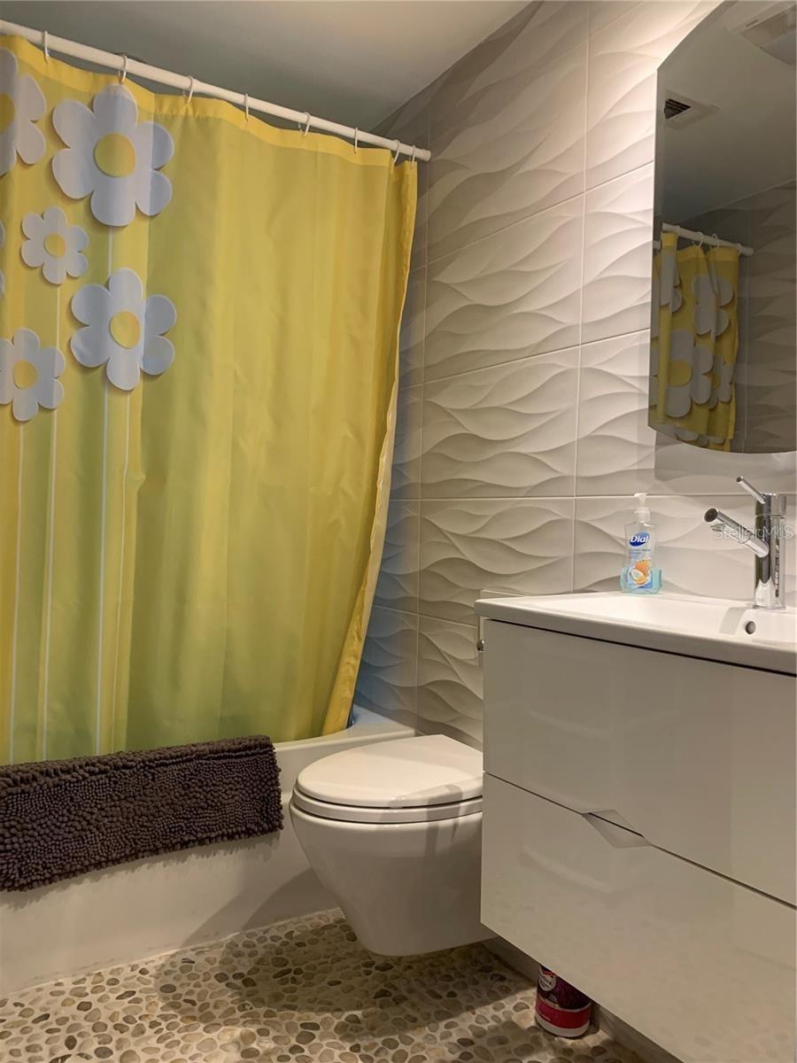 Image 11 of 24 For 1511 Bay Villa Place 1-2