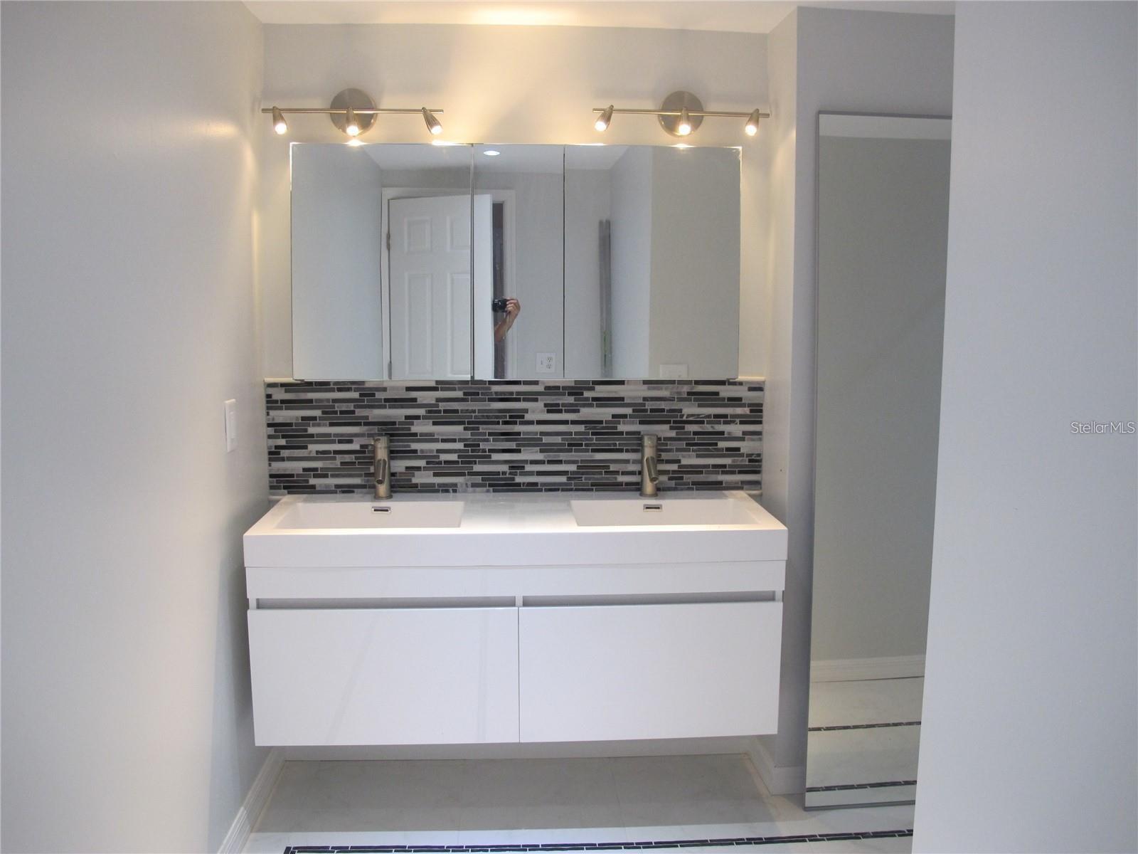 Image 13 of 24 For 1511 Bay Villa Place 1-2