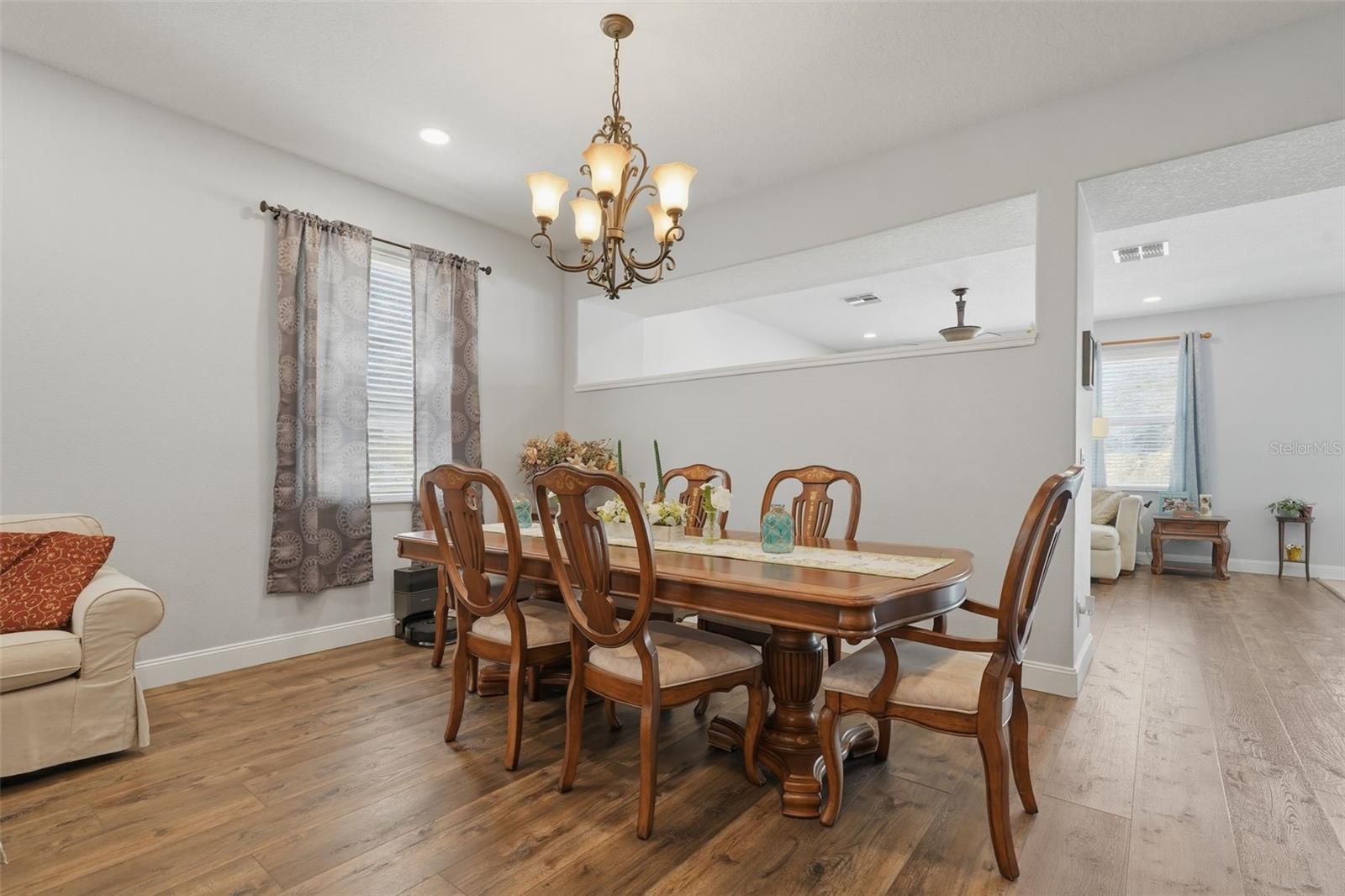 Listing photo id 3 for 17517 Glenapp Drive