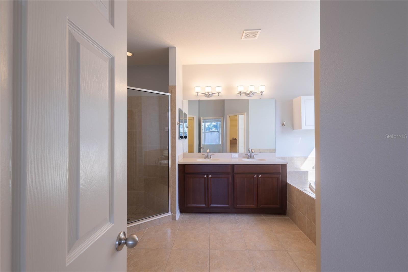 Image 28 of 42 For 7562 Forest Mere Drive