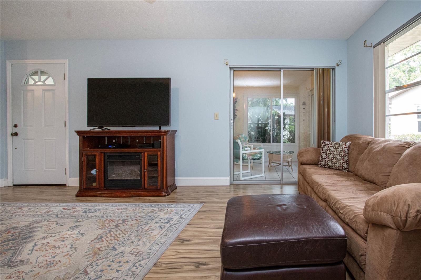 Image 10 of 59 For 2017 Hullhouse Drive 351