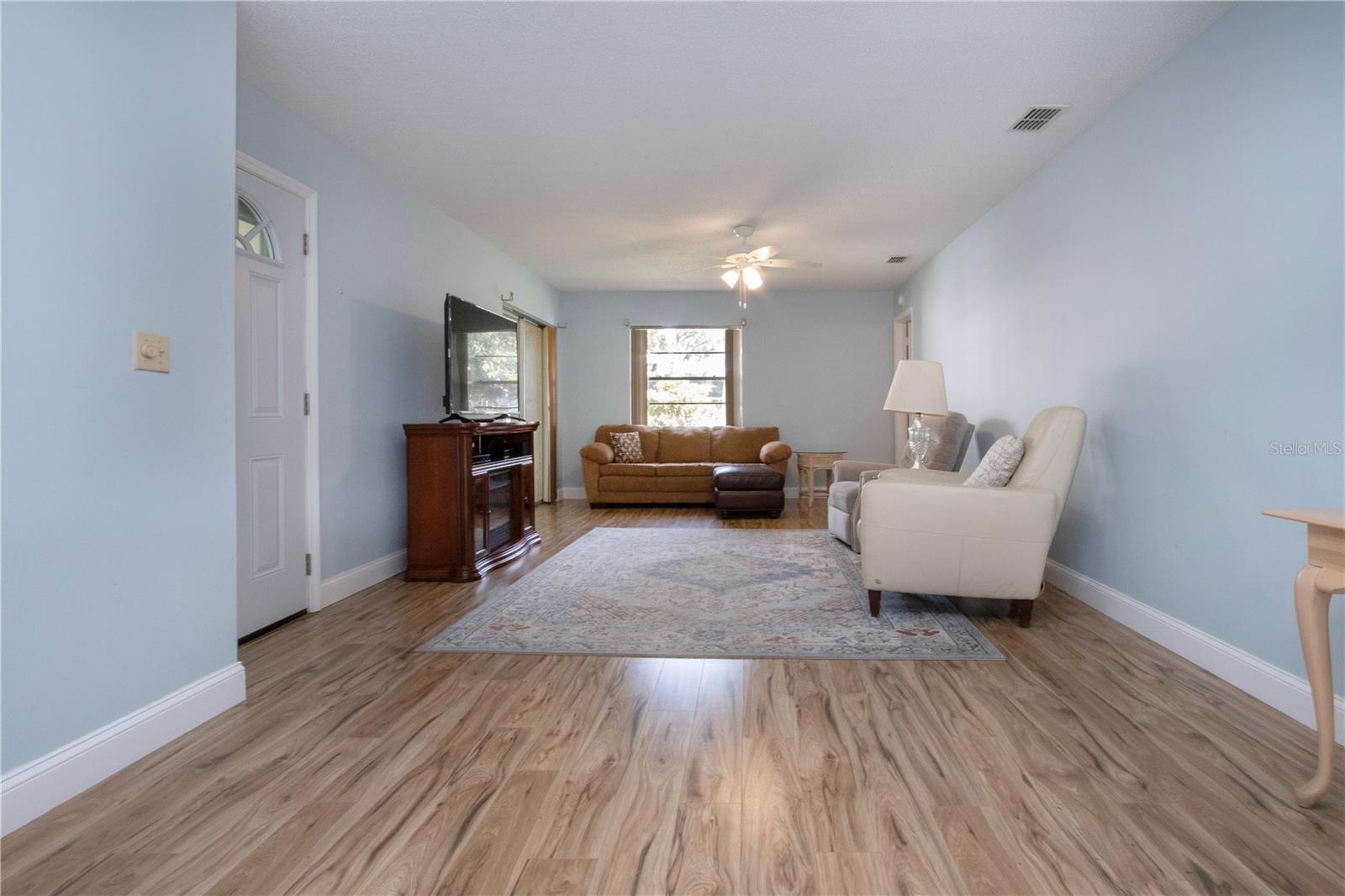 Image 13 of 59 For 2017 Hullhouse Drive 351