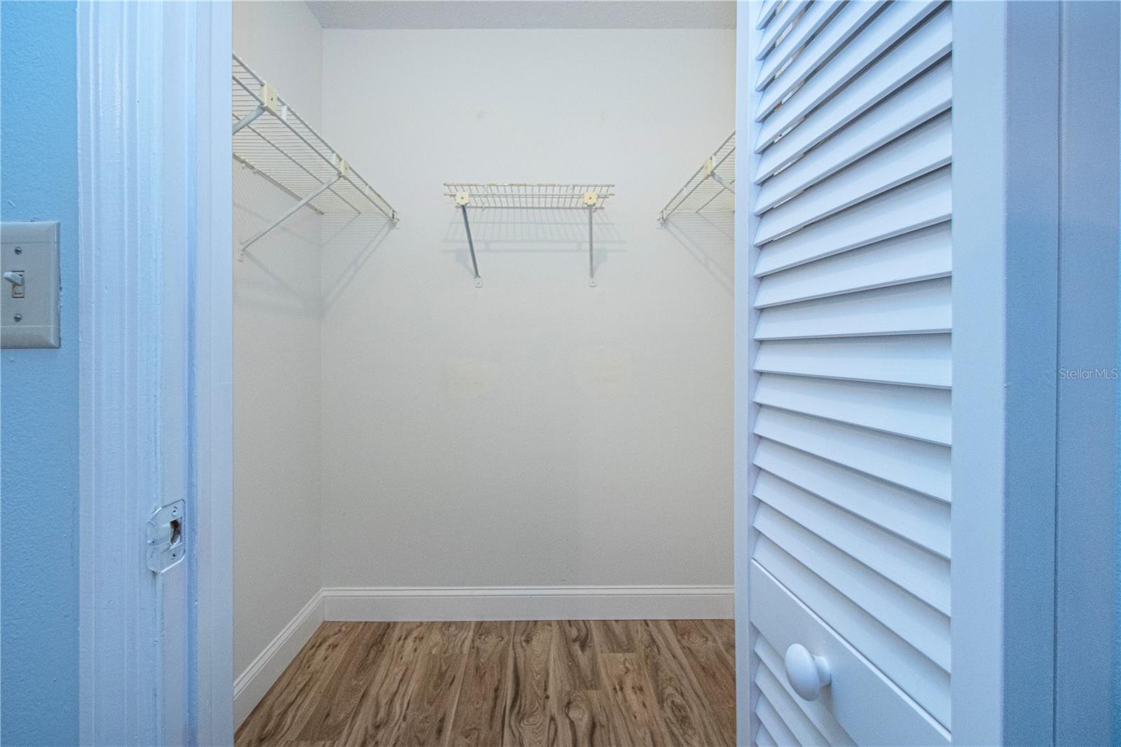 Image 21 of 59 For 2017 Hullhouse Drive 351