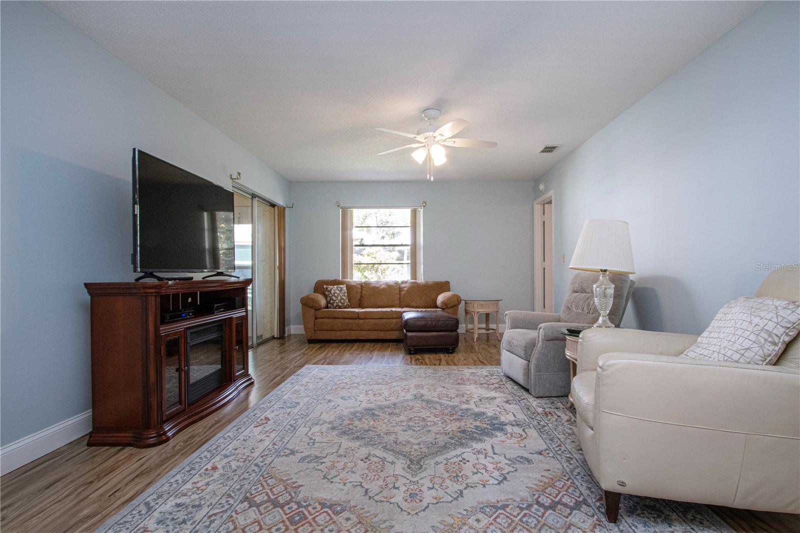 Image 8 of 59 For 2017 Hullhouse Drive 351