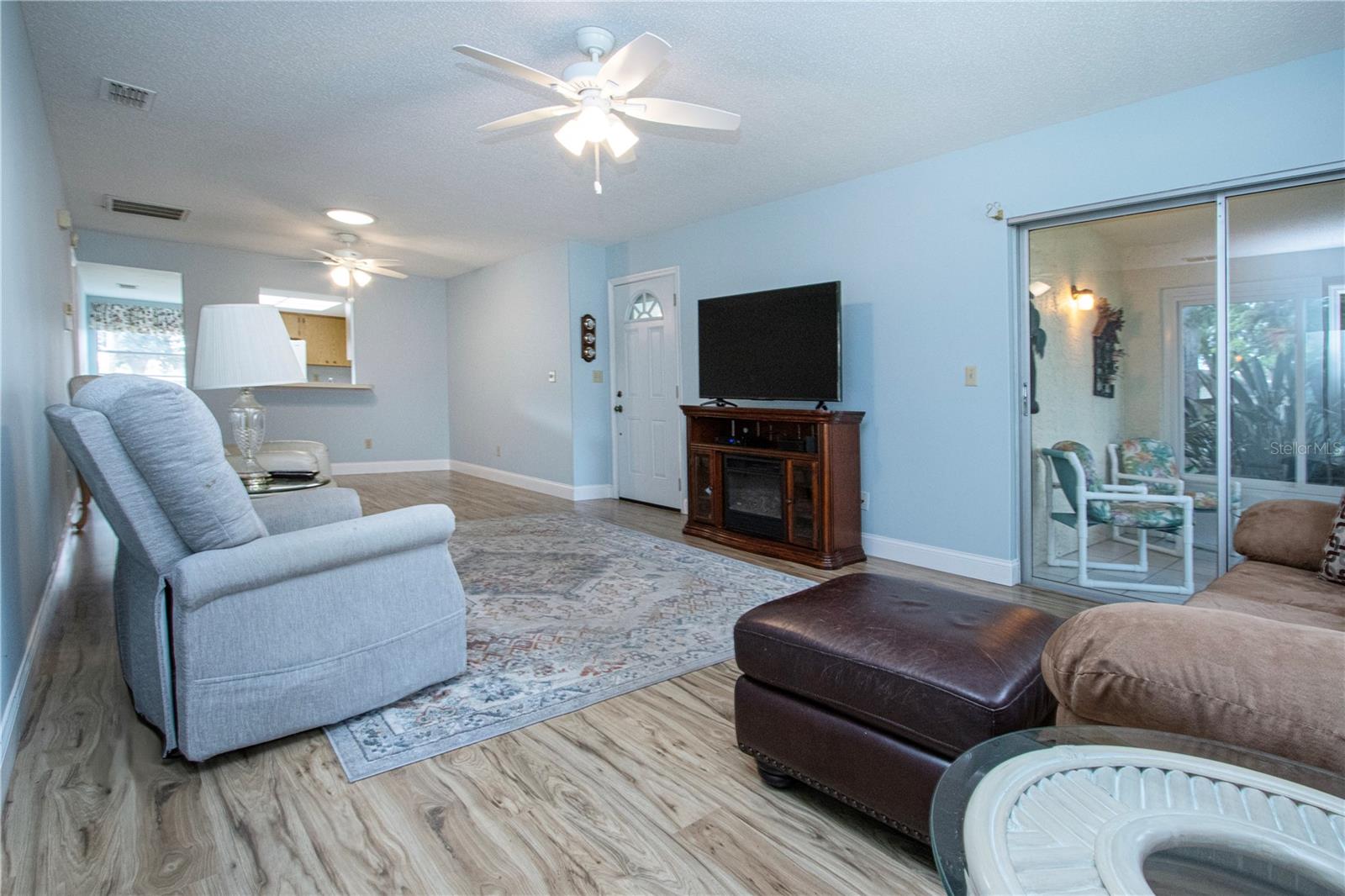 Image 9 of 59 For 2017 Hullhouse Drive 351