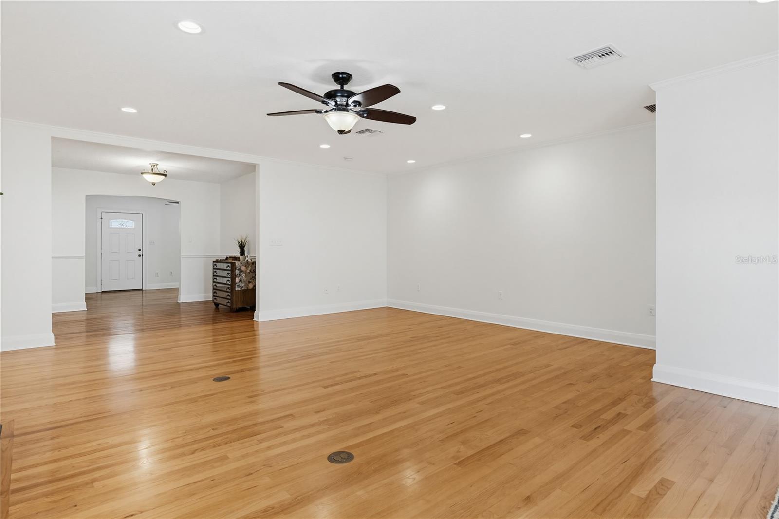 Image 11 of 45 For 112 Himes Avenue