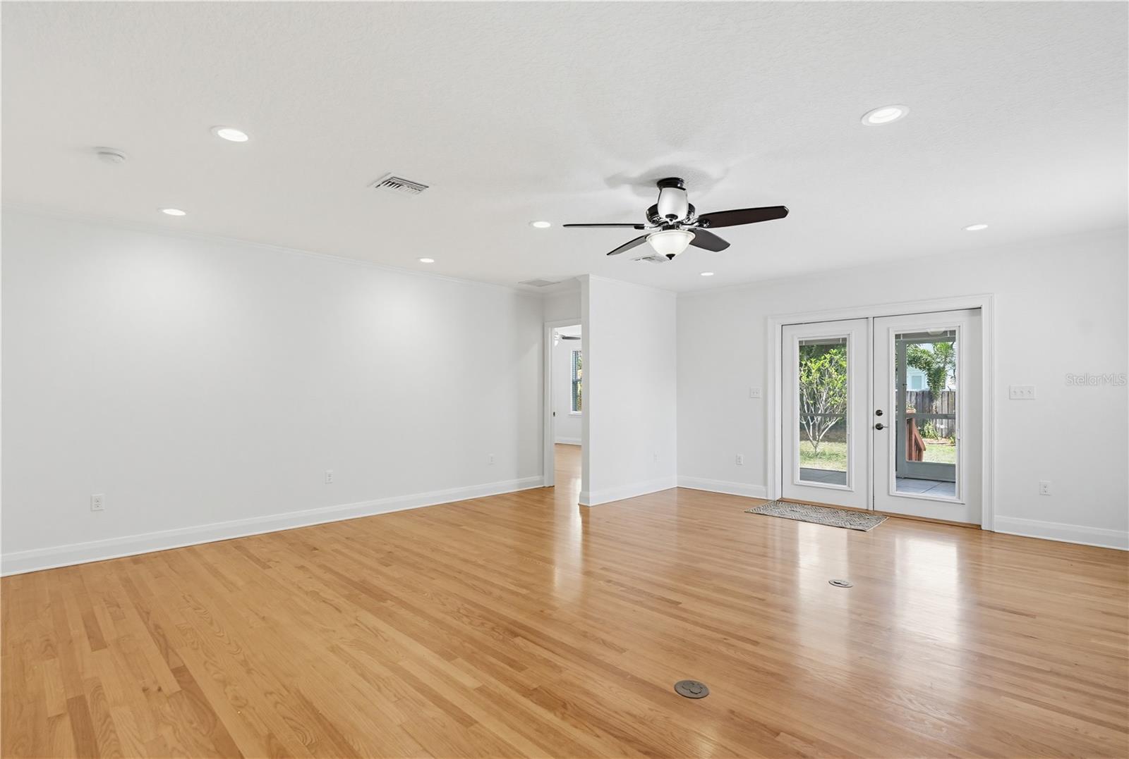 Image 12 of 45 For 112 Himes Avenue