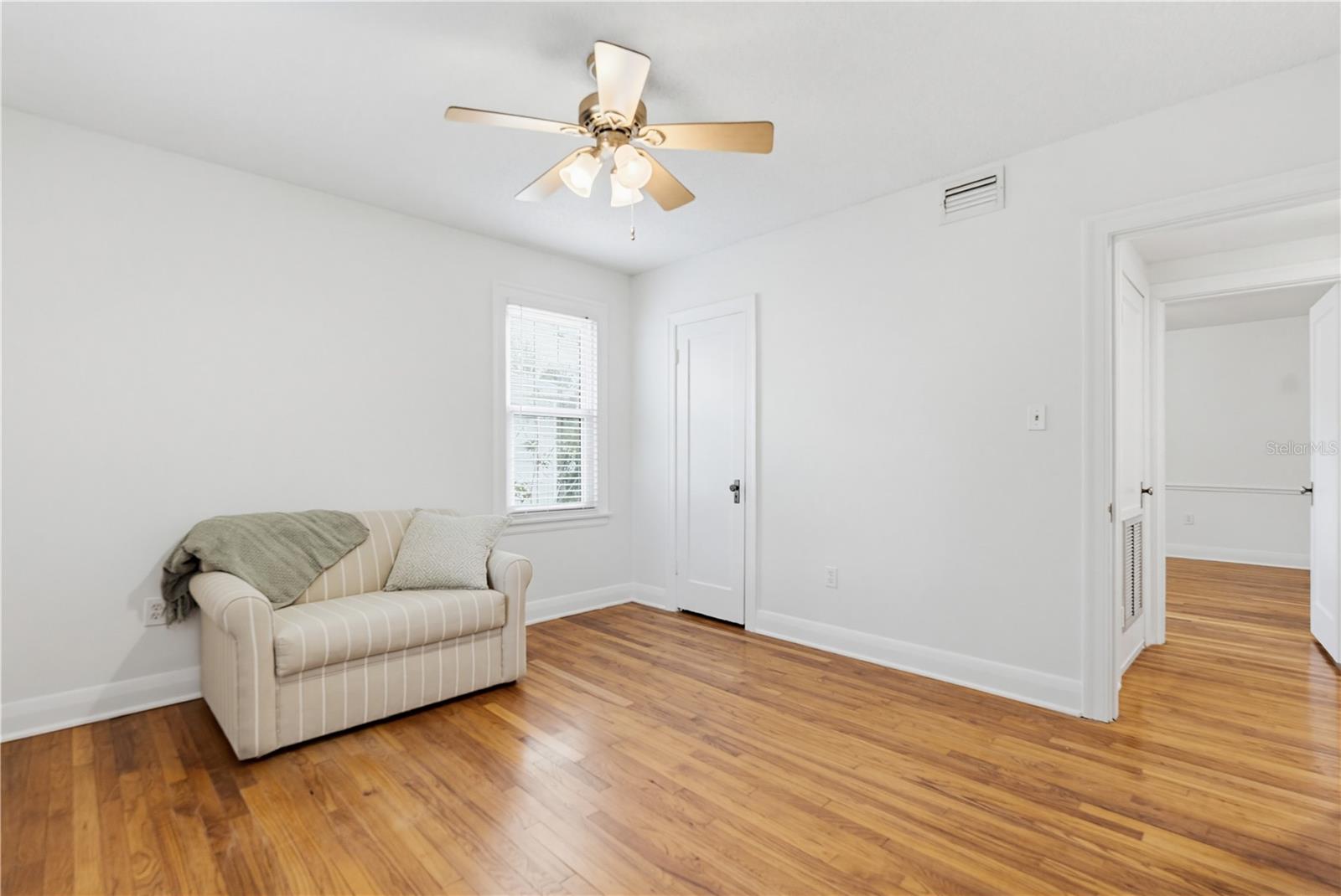 Image 28 of 45 For 112 Himes Avenue