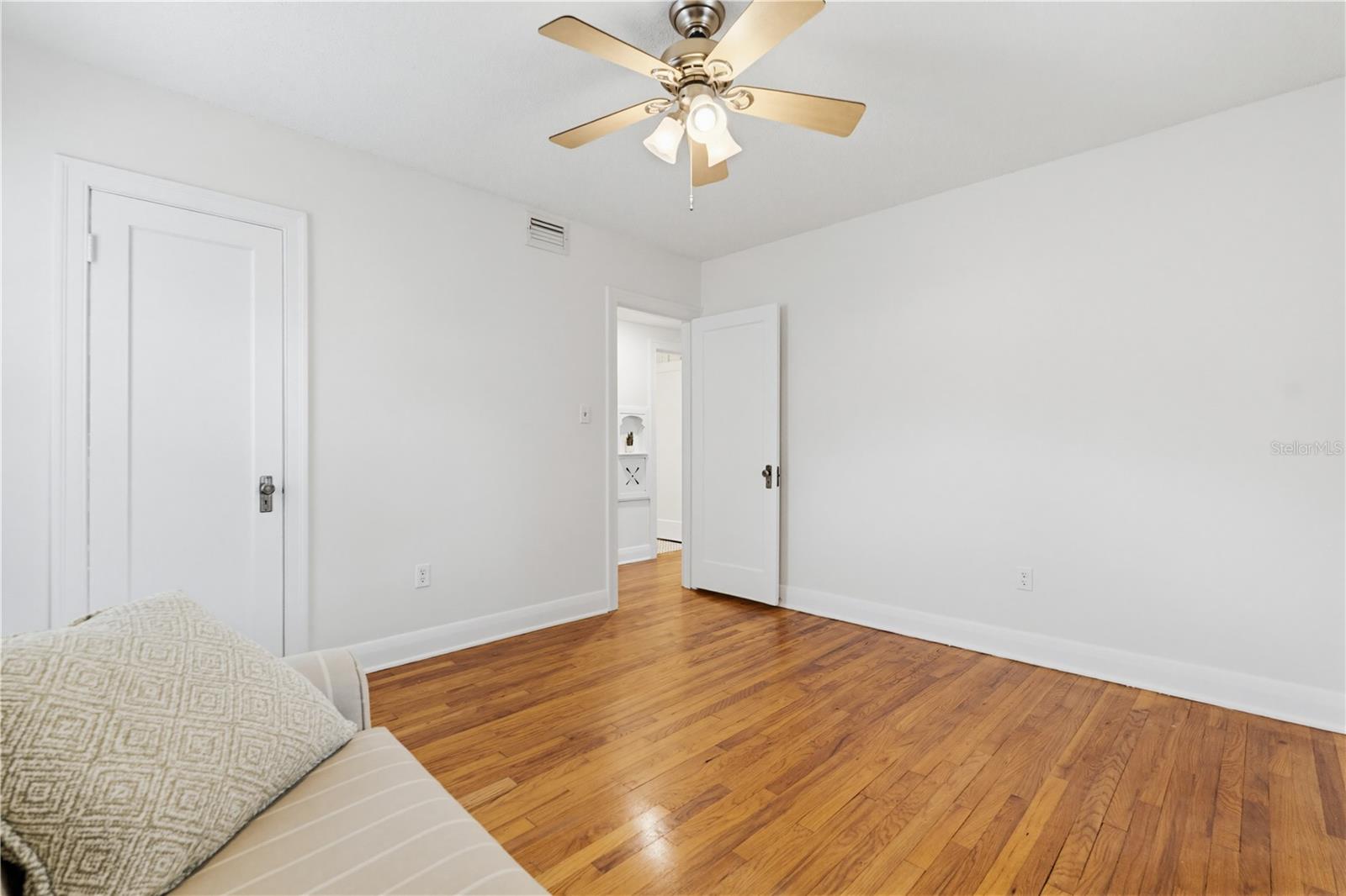 Image 29 of 45 For 112 Himes Avenue