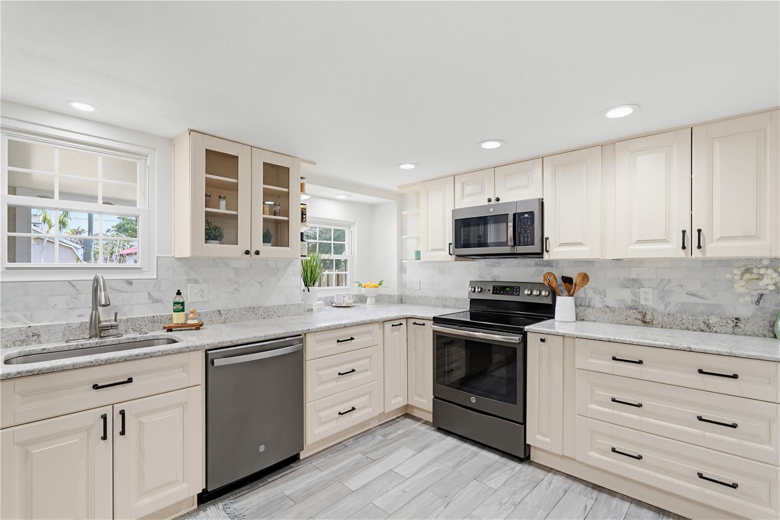 Image 7 of 45 For 112 Himes Avenue