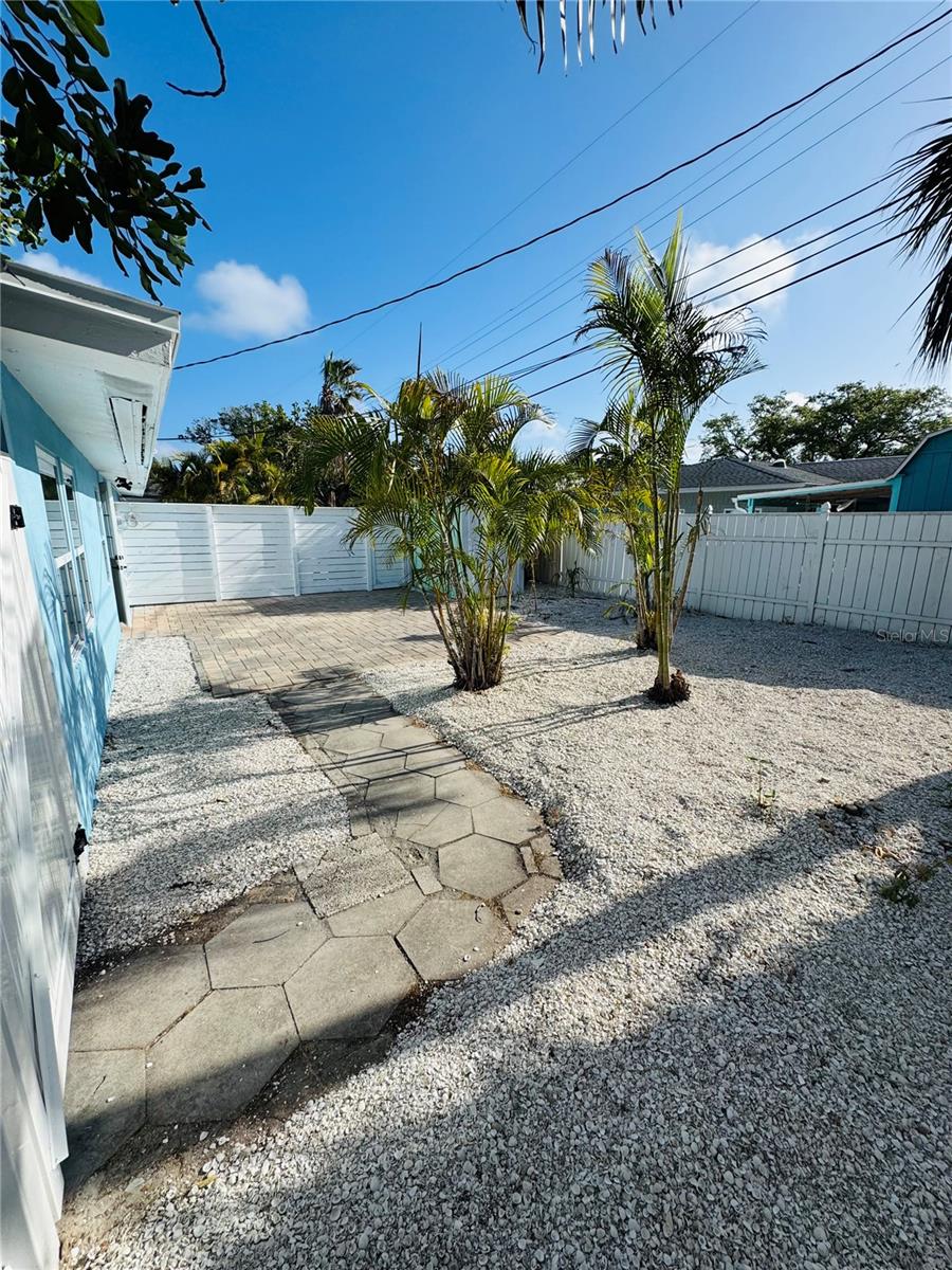 Image 14 of 43 For 2812 Miriam Street S