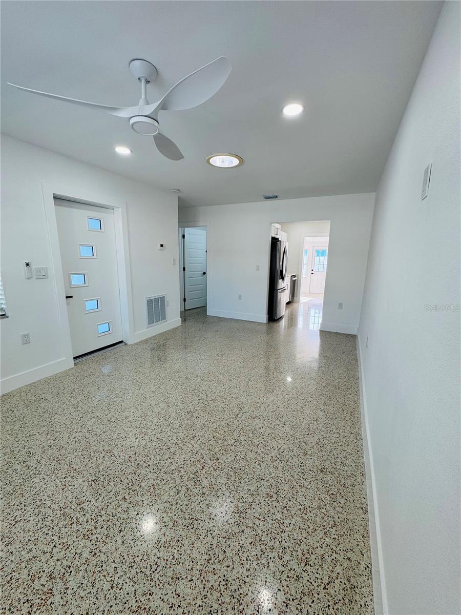 Image 19 of 43 For 2812 Miriam Street S