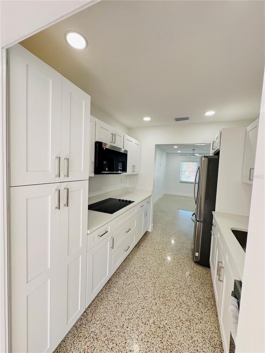 Image 22 of 43 For 2812 Miriam Street S