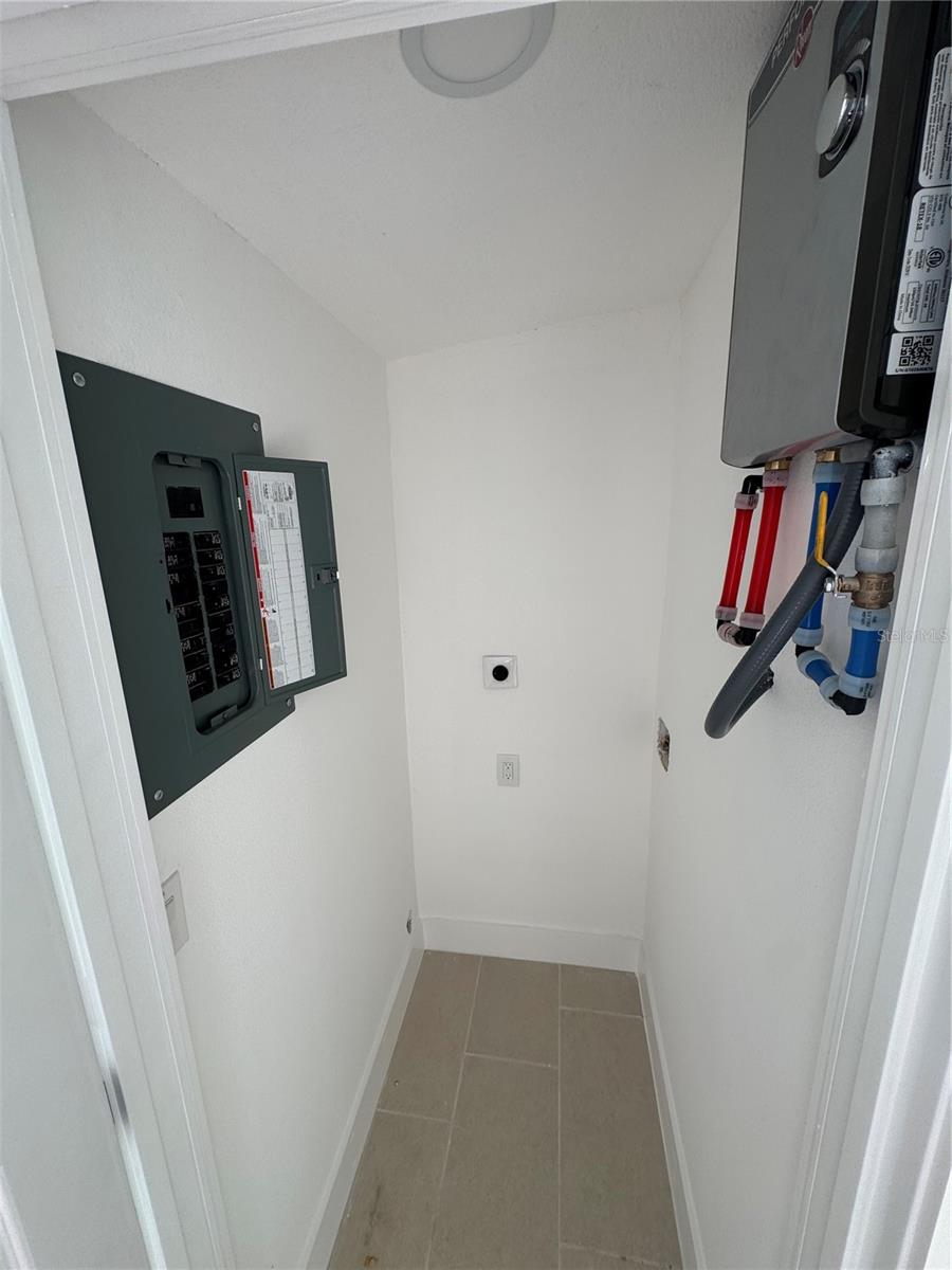 Image 32 of 43 For 2812 Miriam Street S