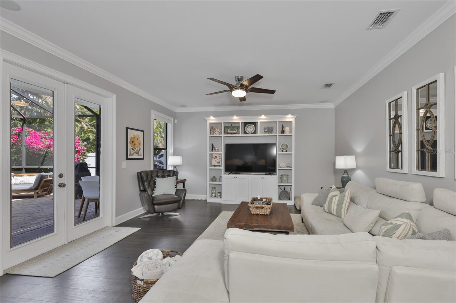 Image 20 of 56 For 3609 San Luis Street