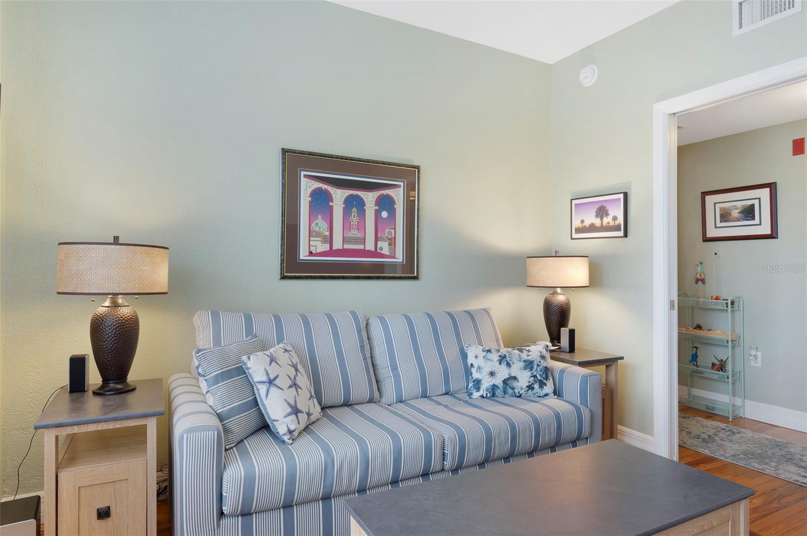 Image 10 of 29 For 219 4th Avenue N 202