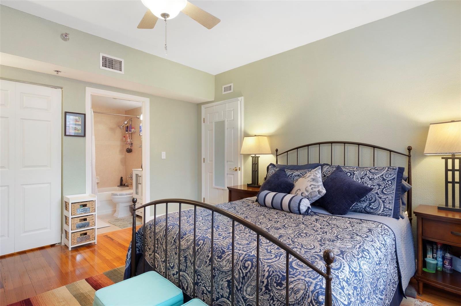 Image 14 of 29 For 219 4th Avenue N 202