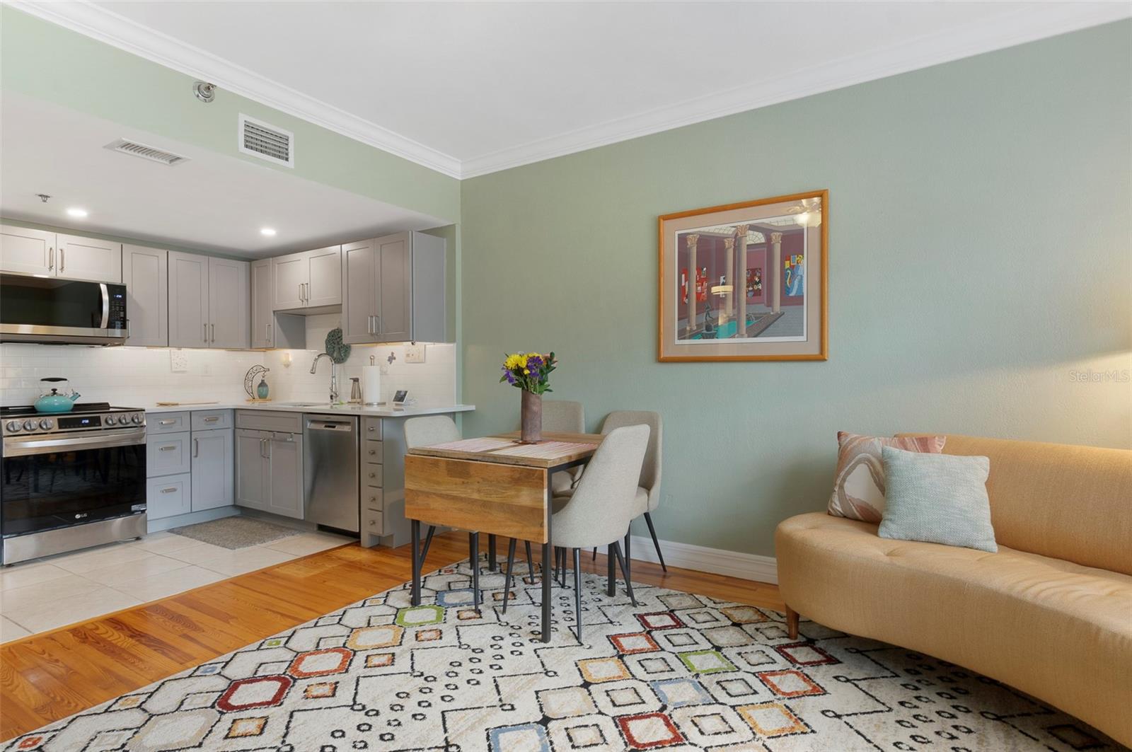 Image 4 of 29 For 219 4th Avenue N 202